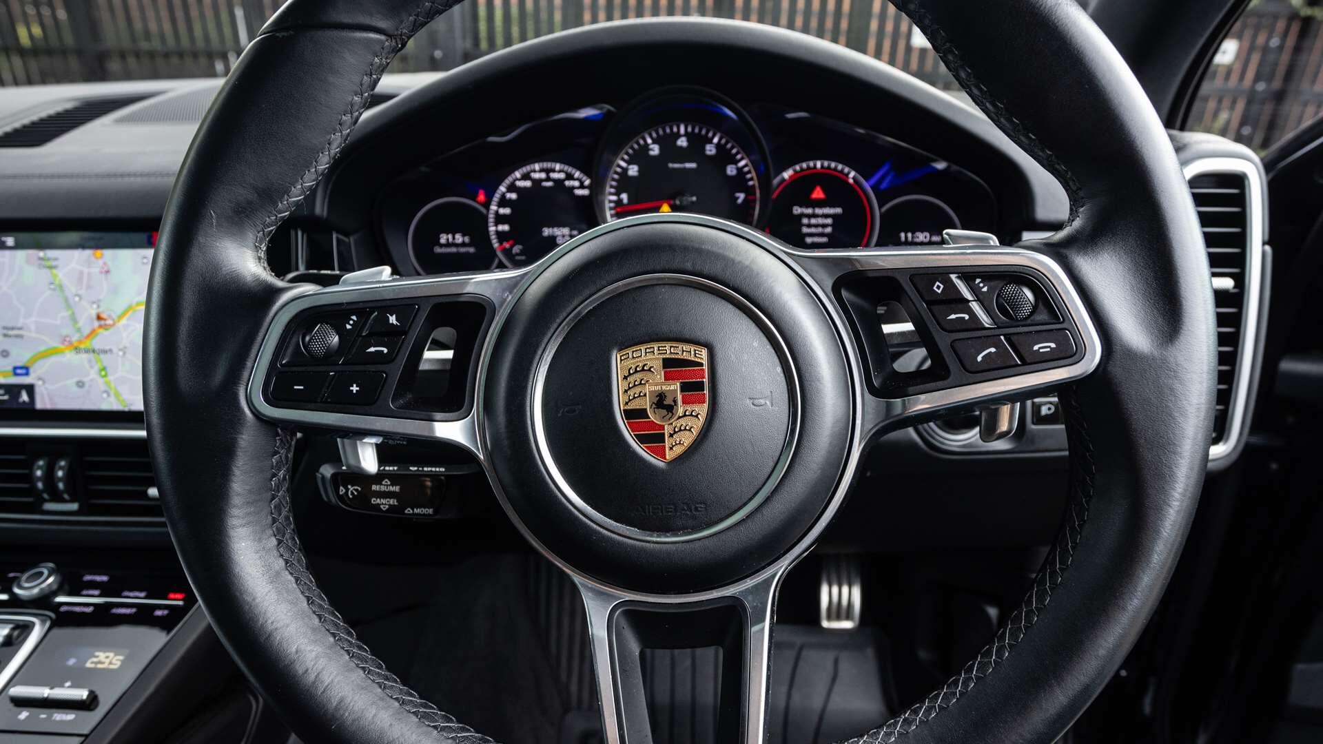 Porsche Cayenne view 13