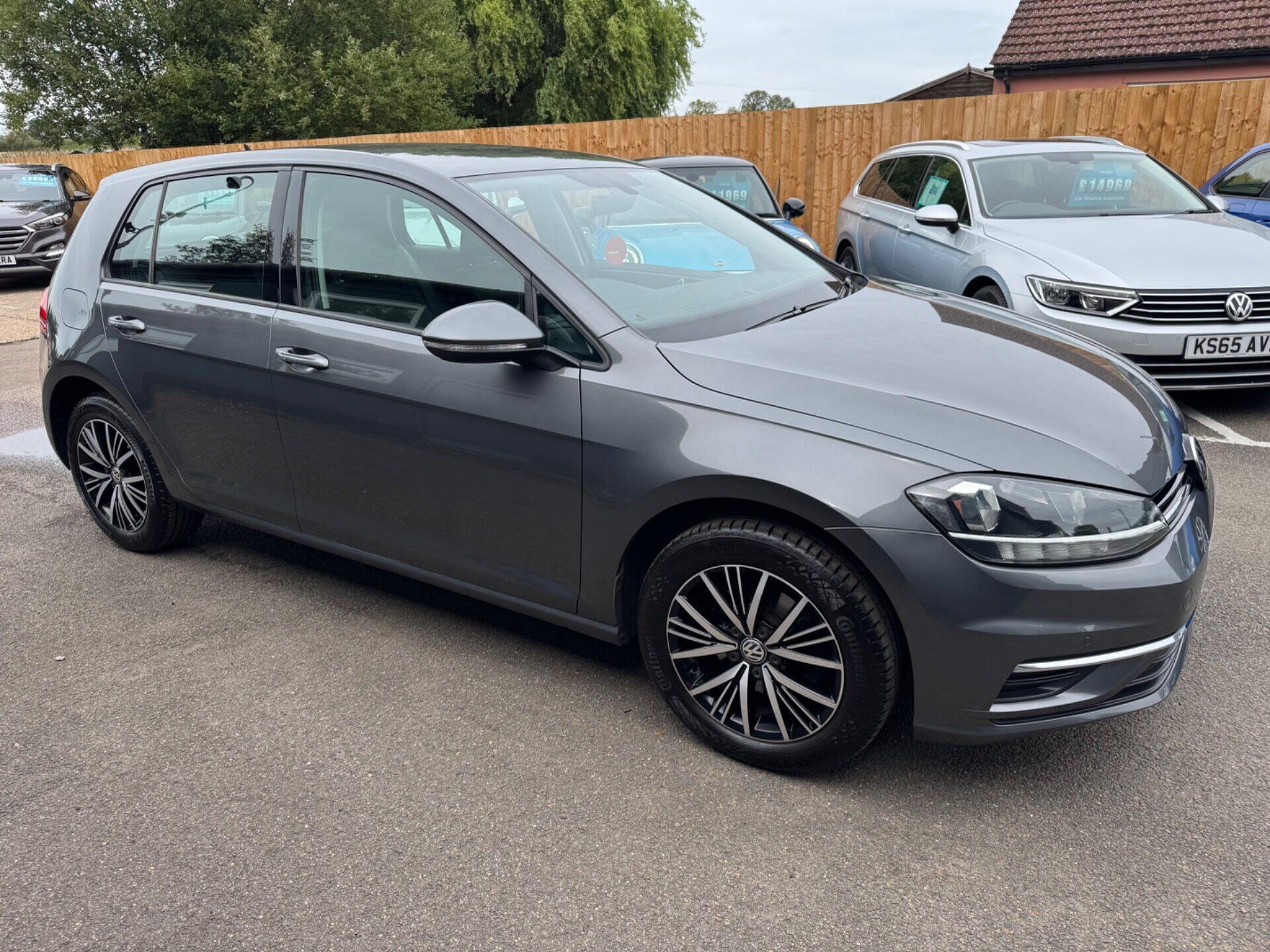 Volkswagen Golf view 4