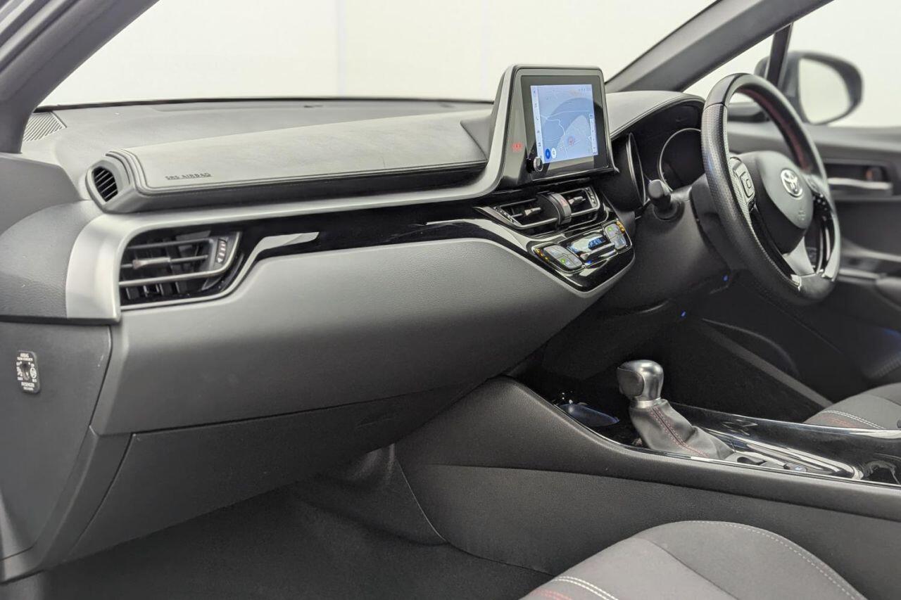 Toyota C-HR view 22