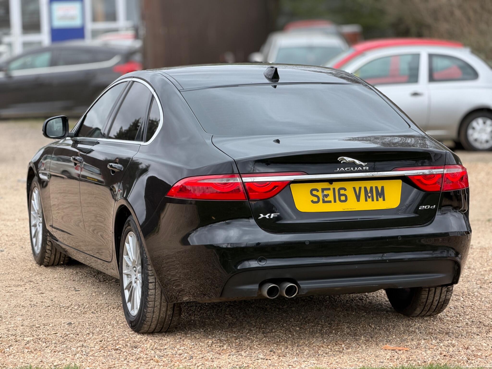 2016 Jaguar XF 2.0d Prestige Auto Euro 6 (s/s) 4dr image 11