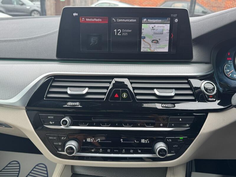 2017 BMW 5 Series image 39