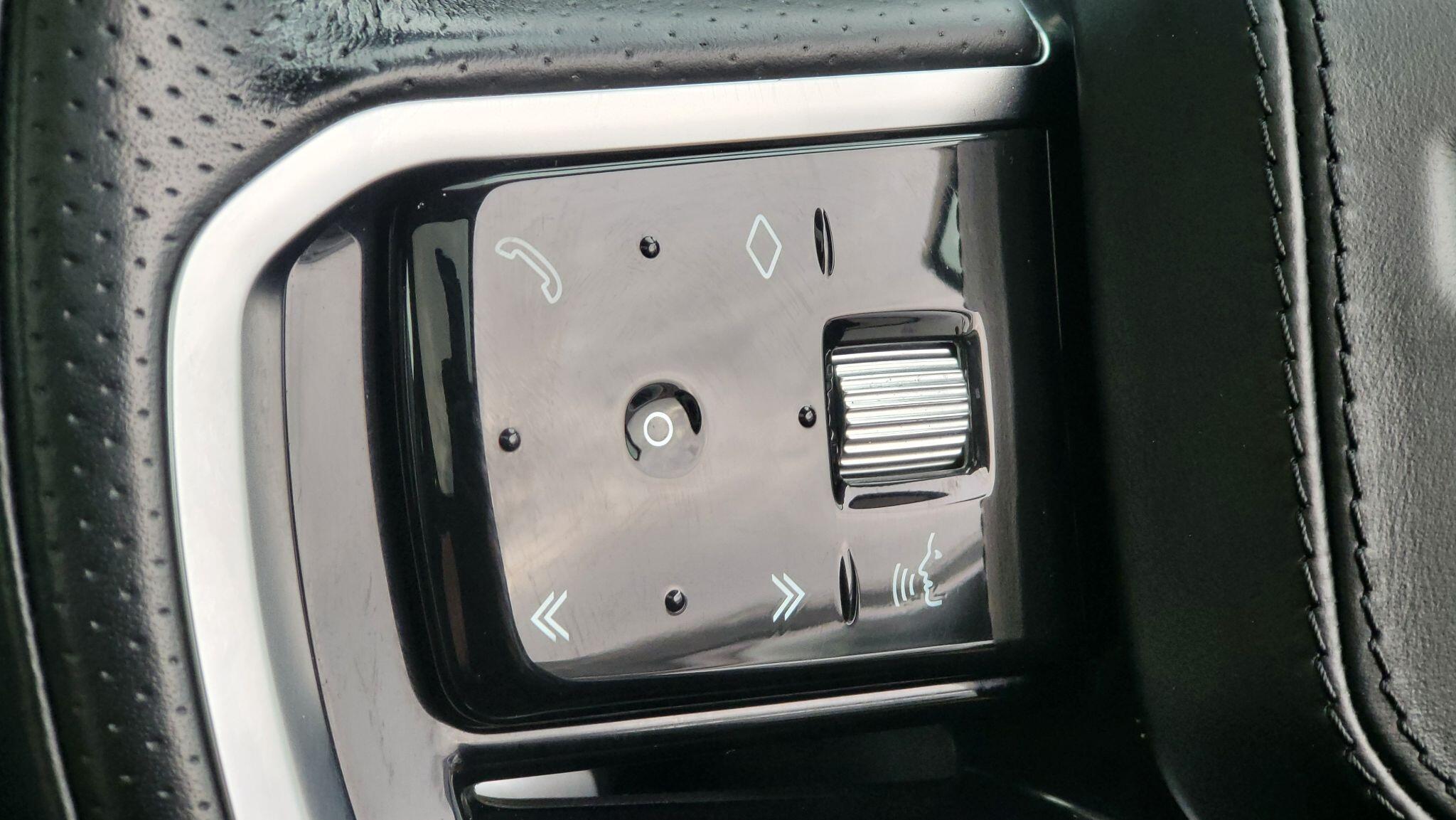 Land Rover Discovery Sport view 17