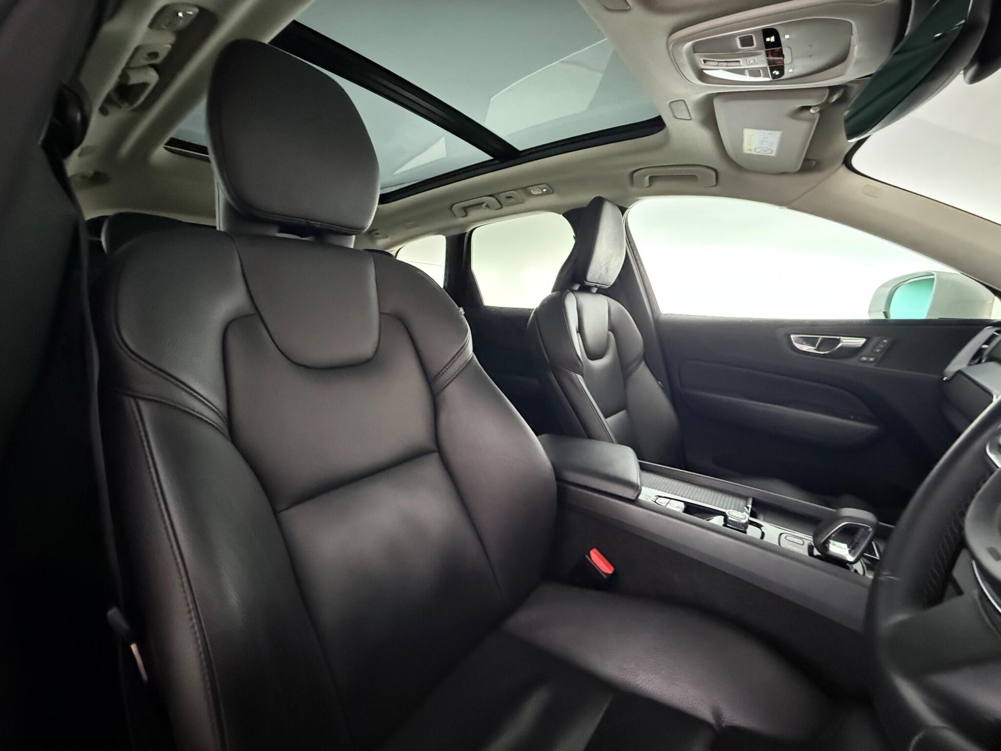 Volvo XC60 view 26