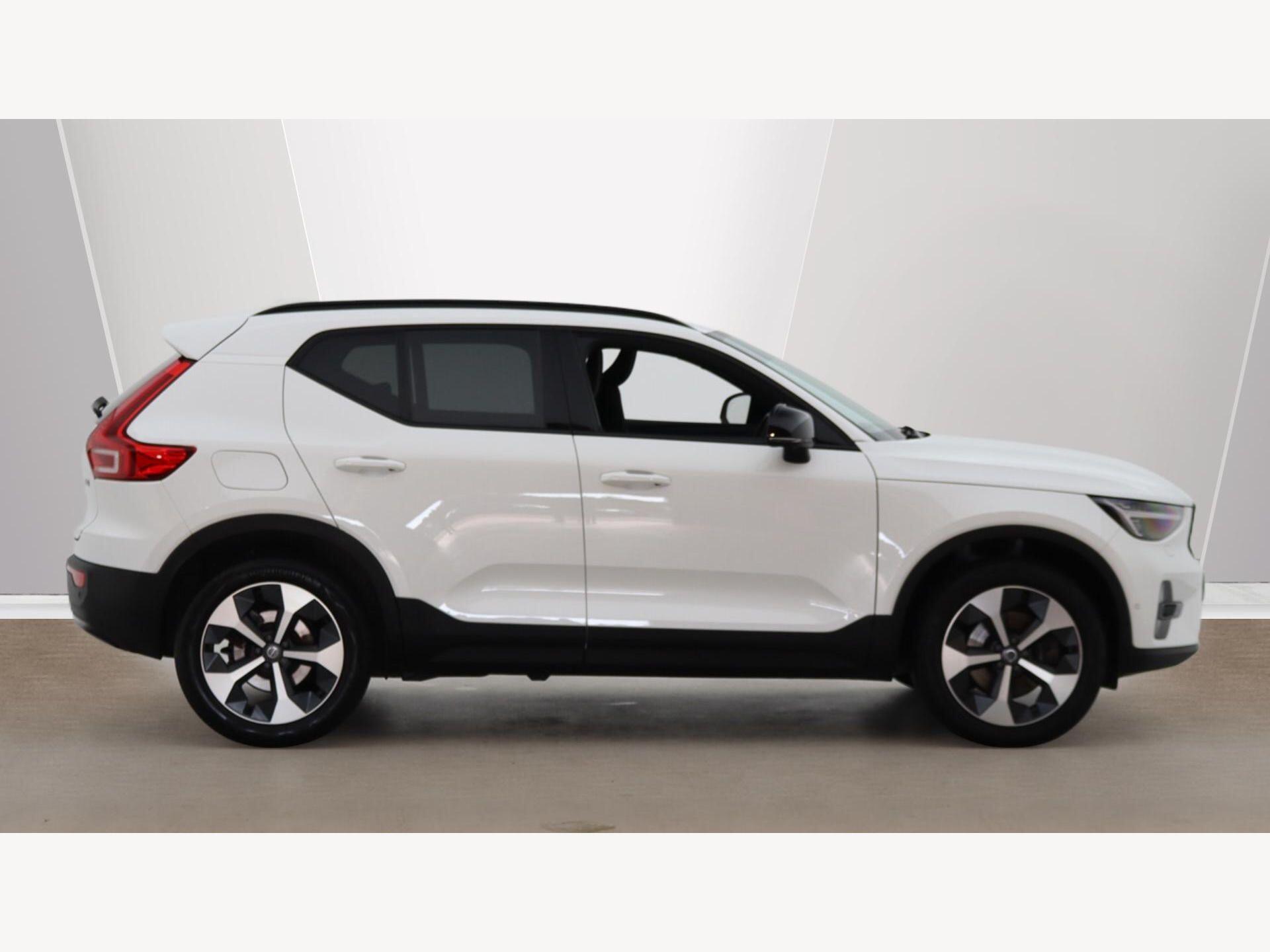 Volvo XC40 view 3