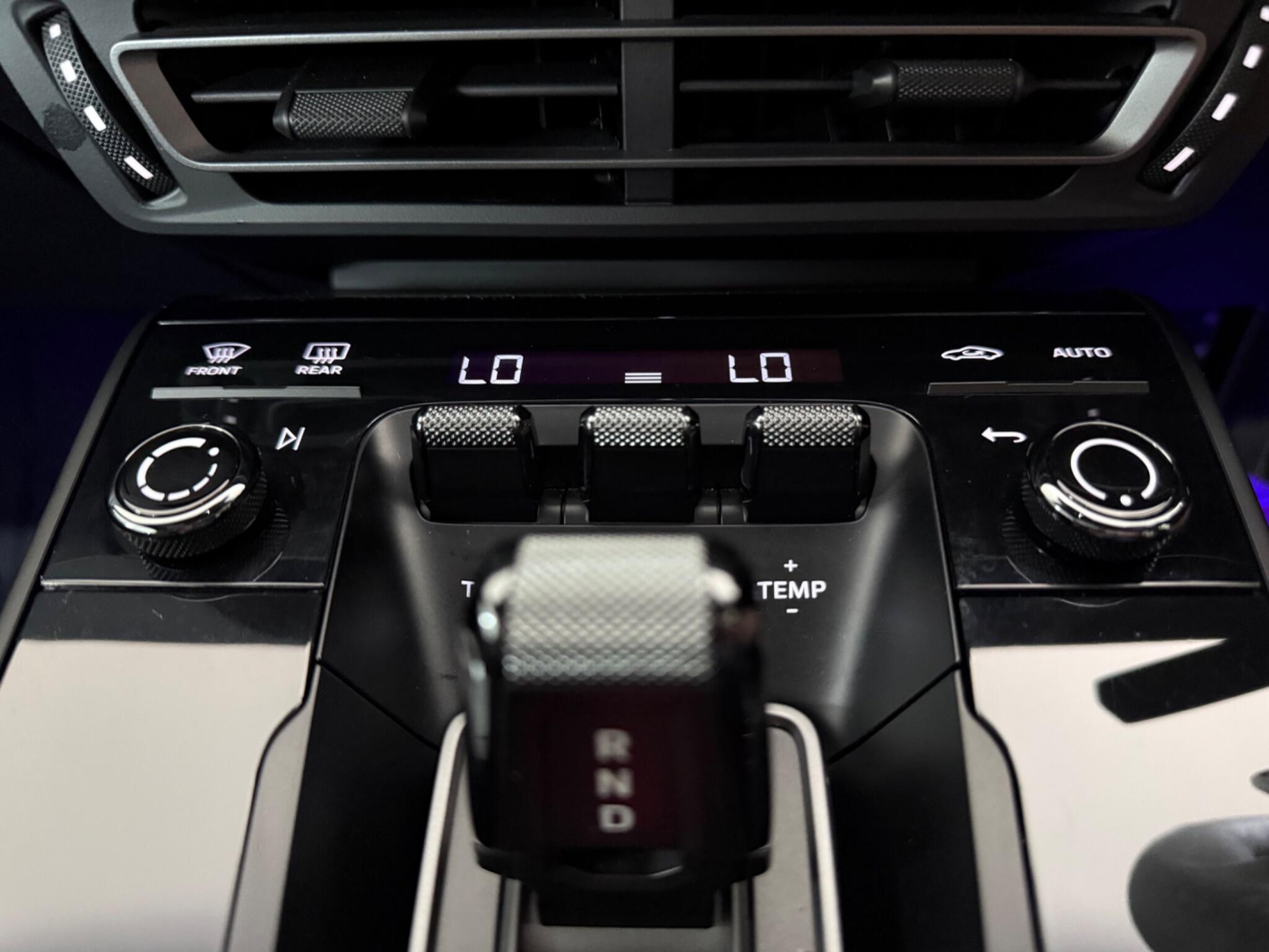 Porsche 911 view 31