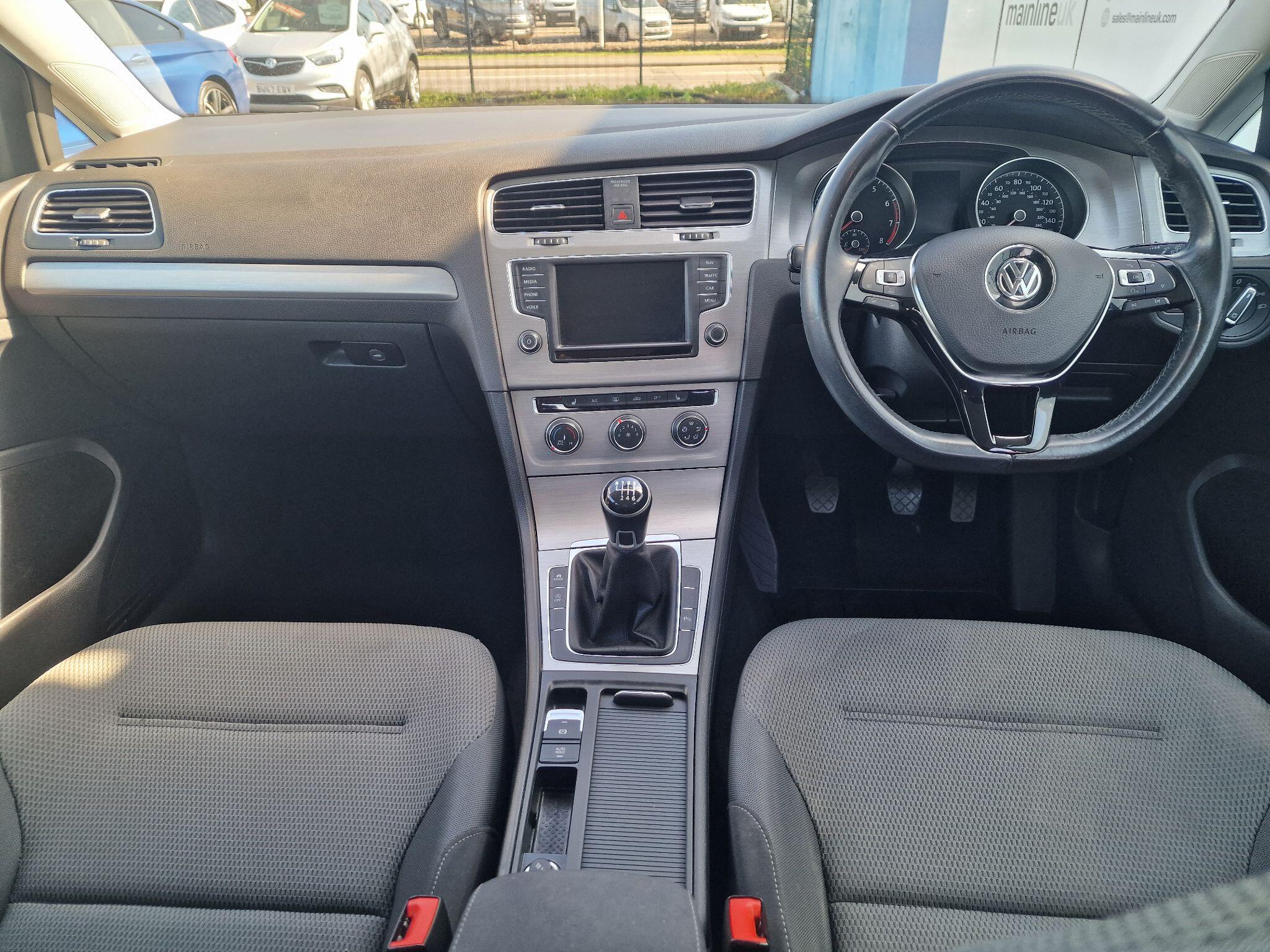 Volkswagen Golf view 19