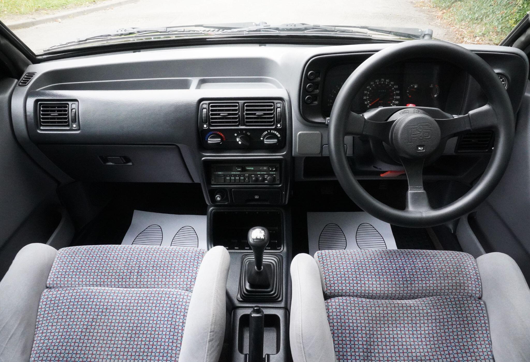 Ford Escort view 23