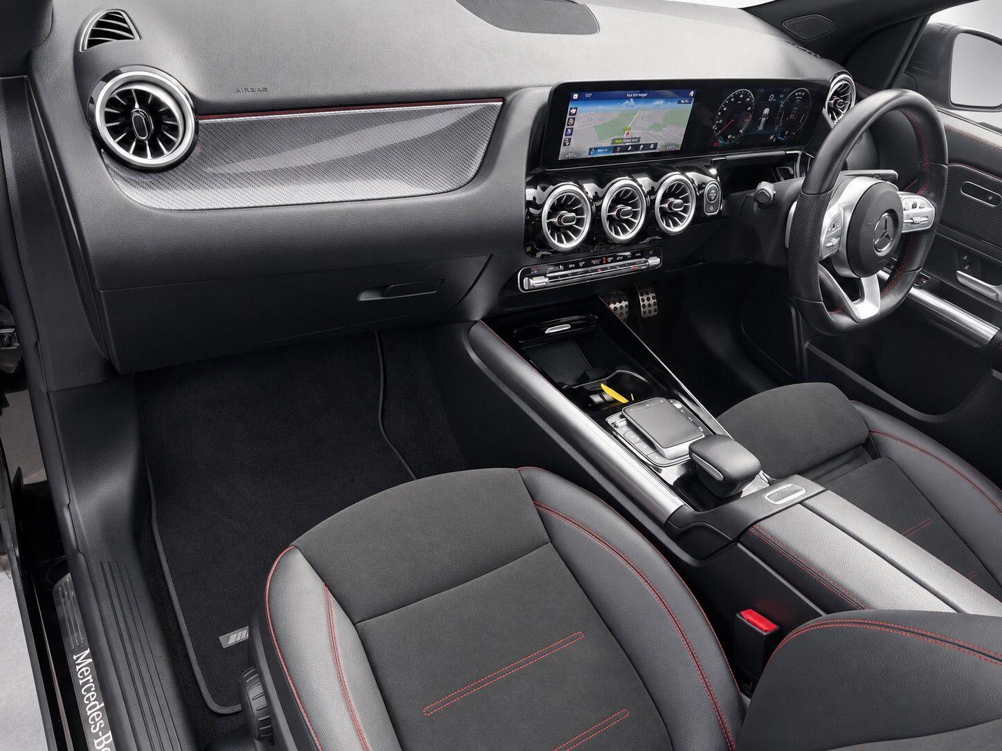 Mercedes-Benz GLA view 35
