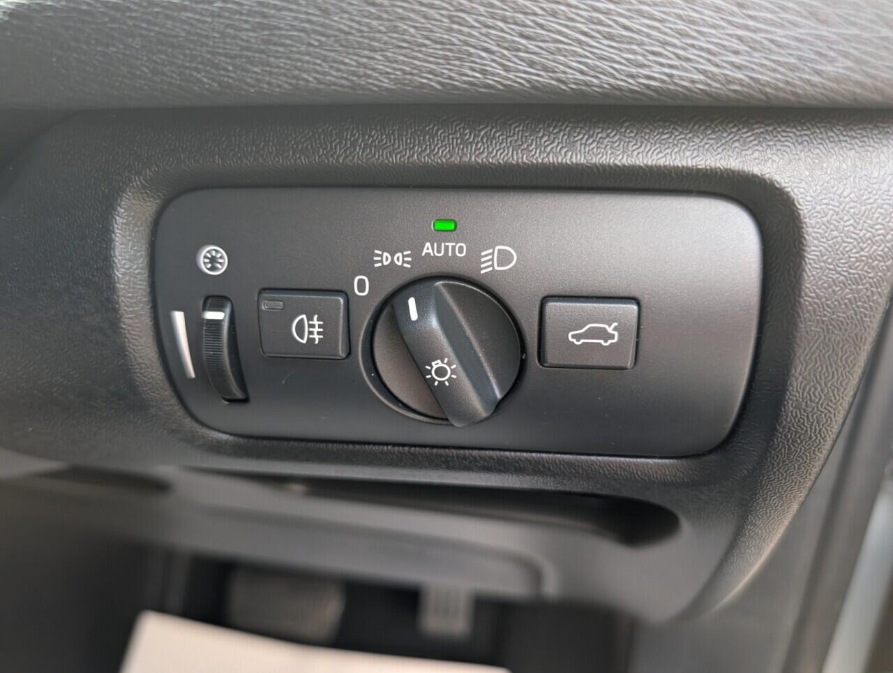 Volvo V40 Cross Country view 29