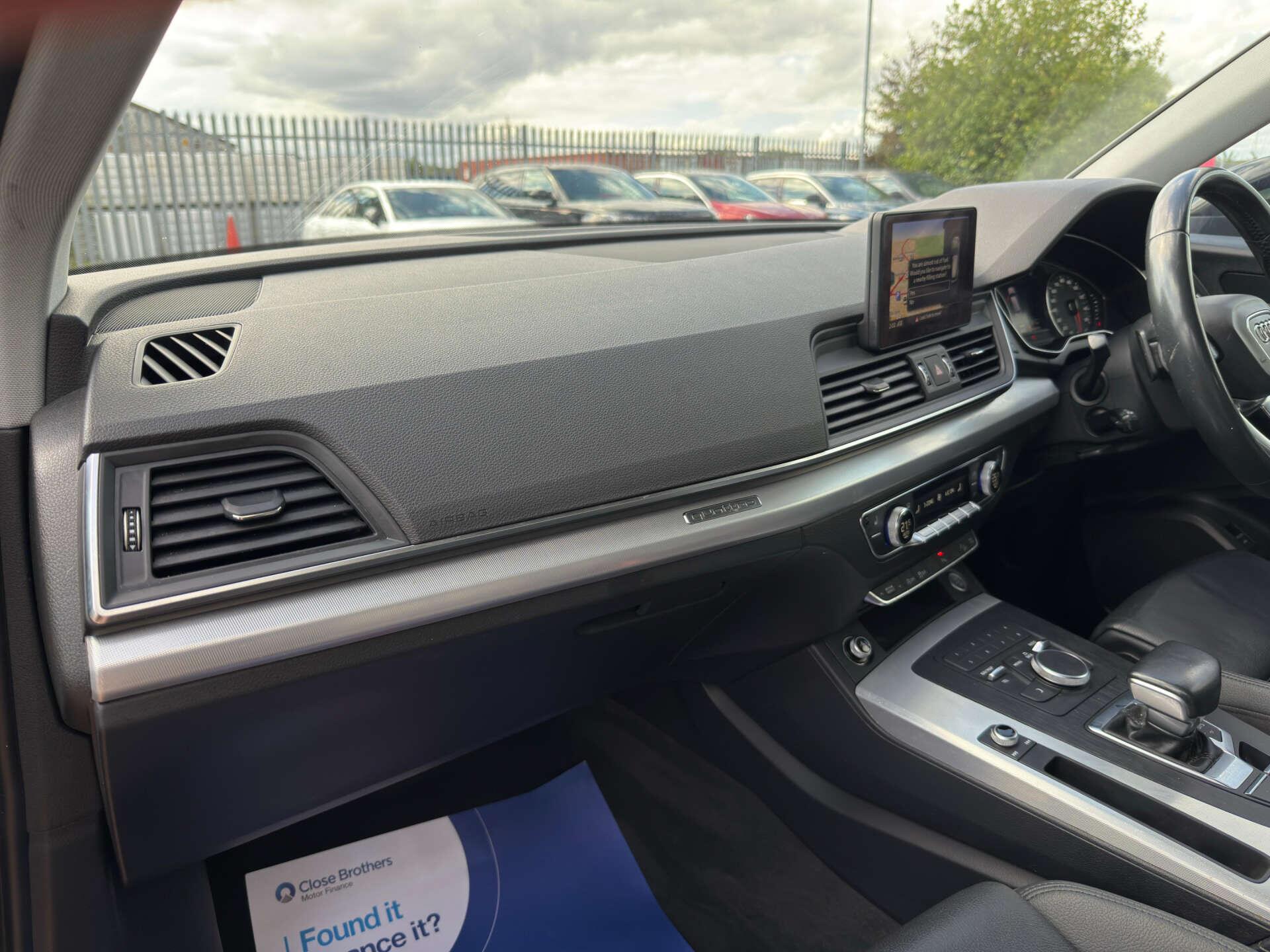 Audi Q5 view 45