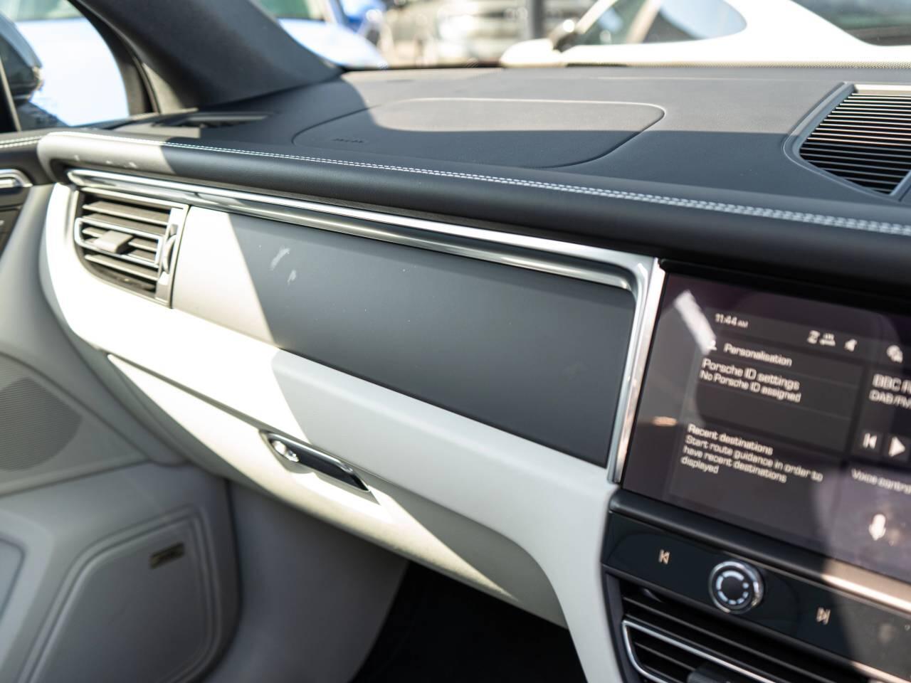 Porsche Macan view 44