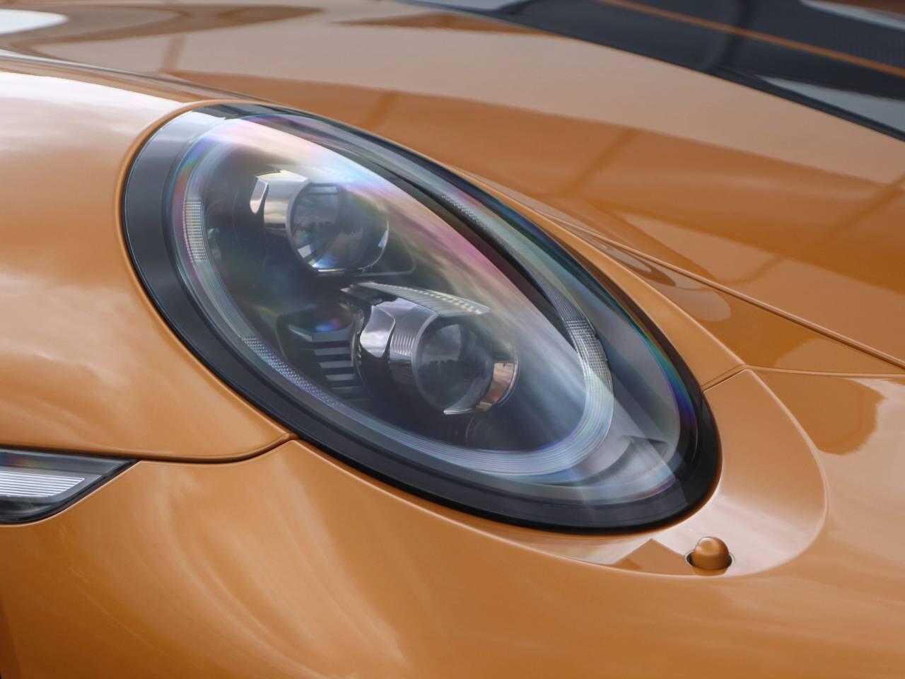 Porsche 911 view 8