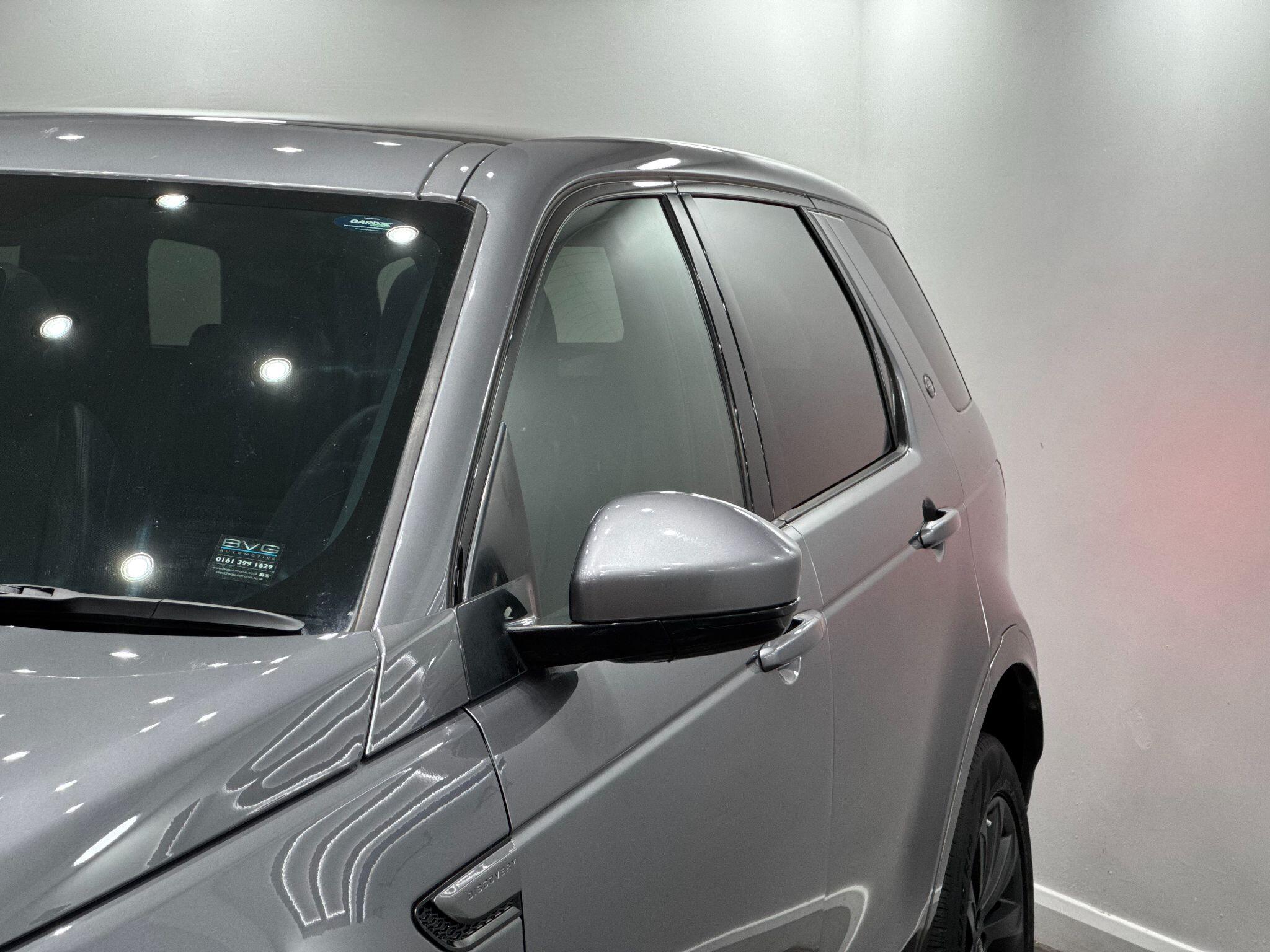 Land Rover Discovery Sport view 11