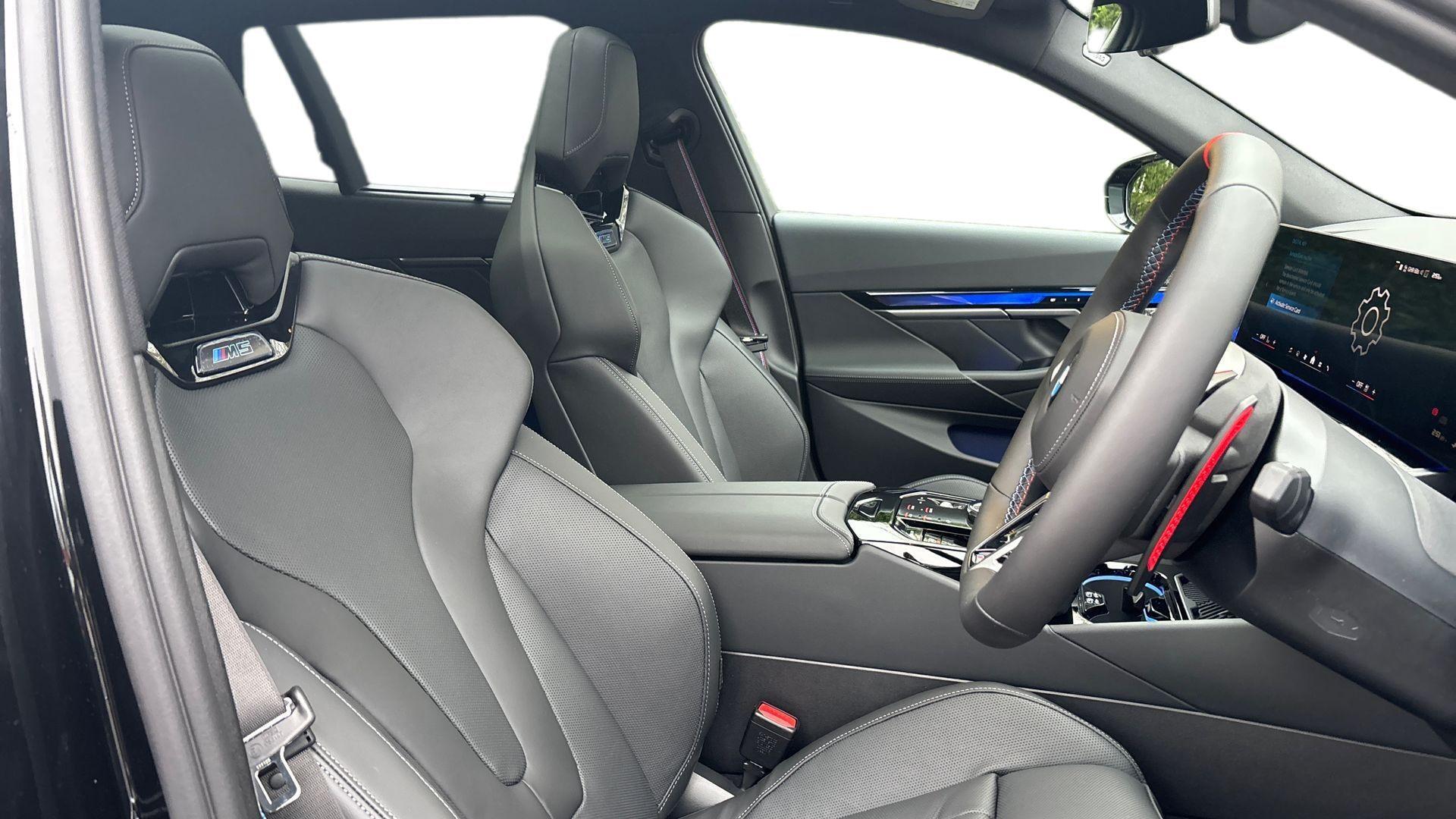 BMW M5 view 11
