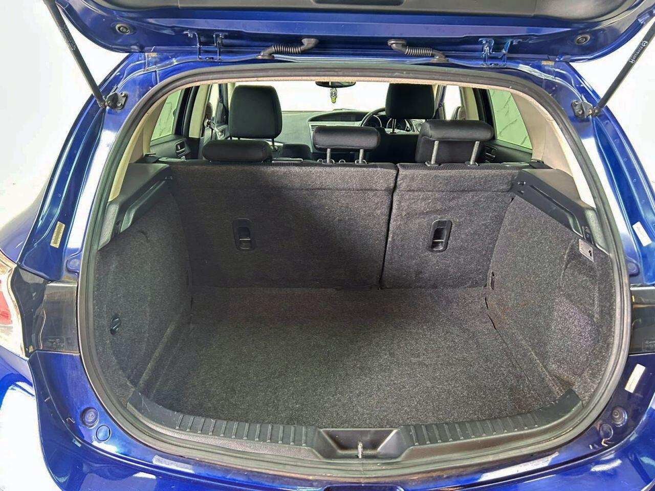 Mazda Mazda3 view 21