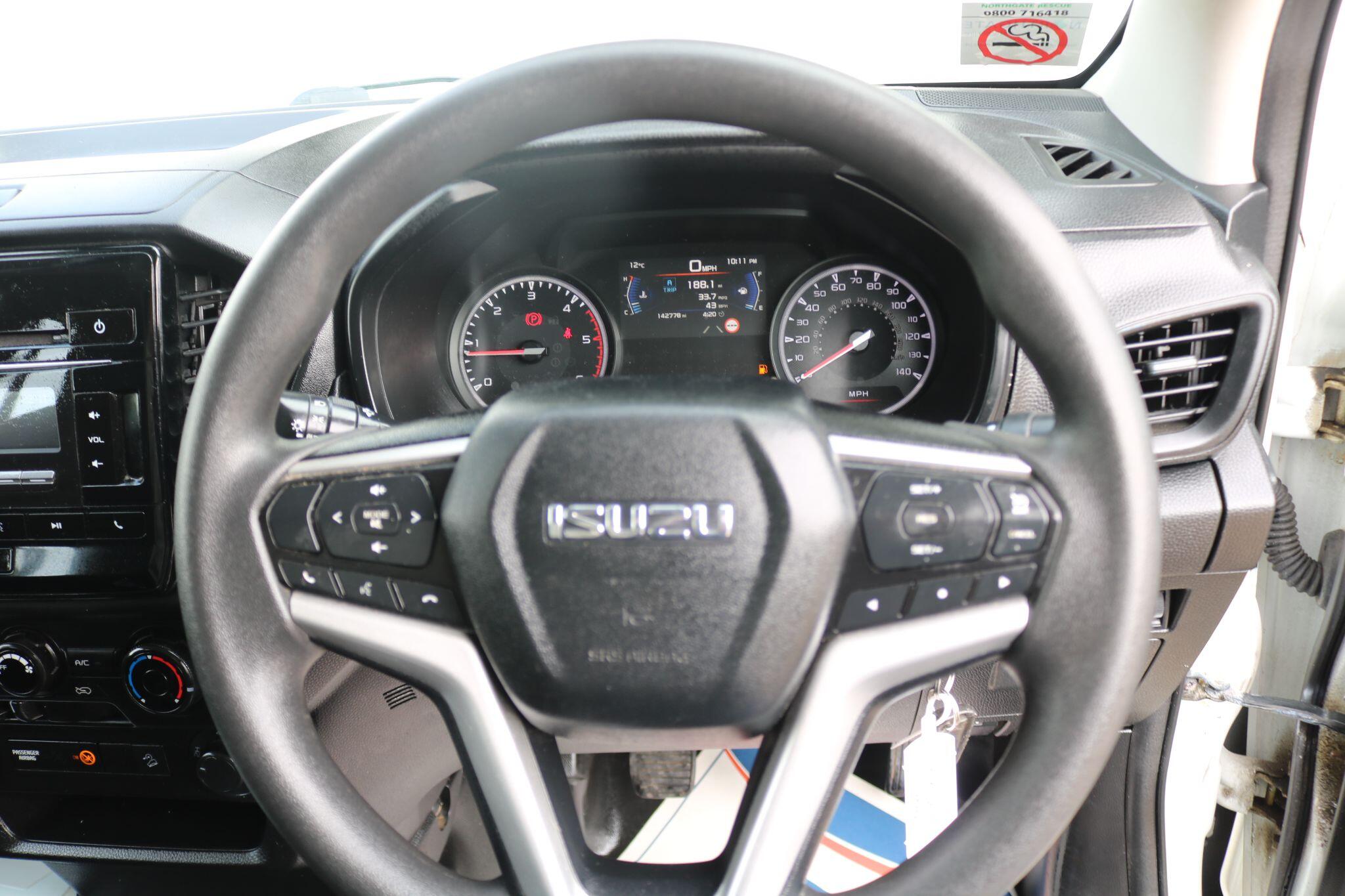 Isuzu D-Max view 14