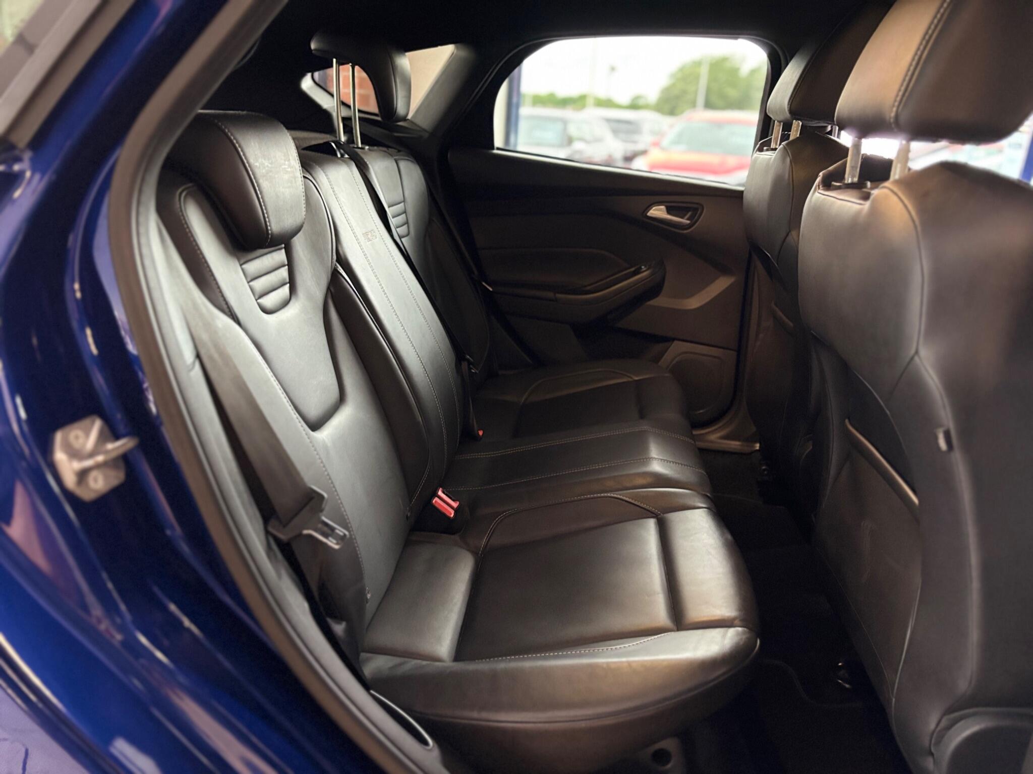 Ford Focus view 18