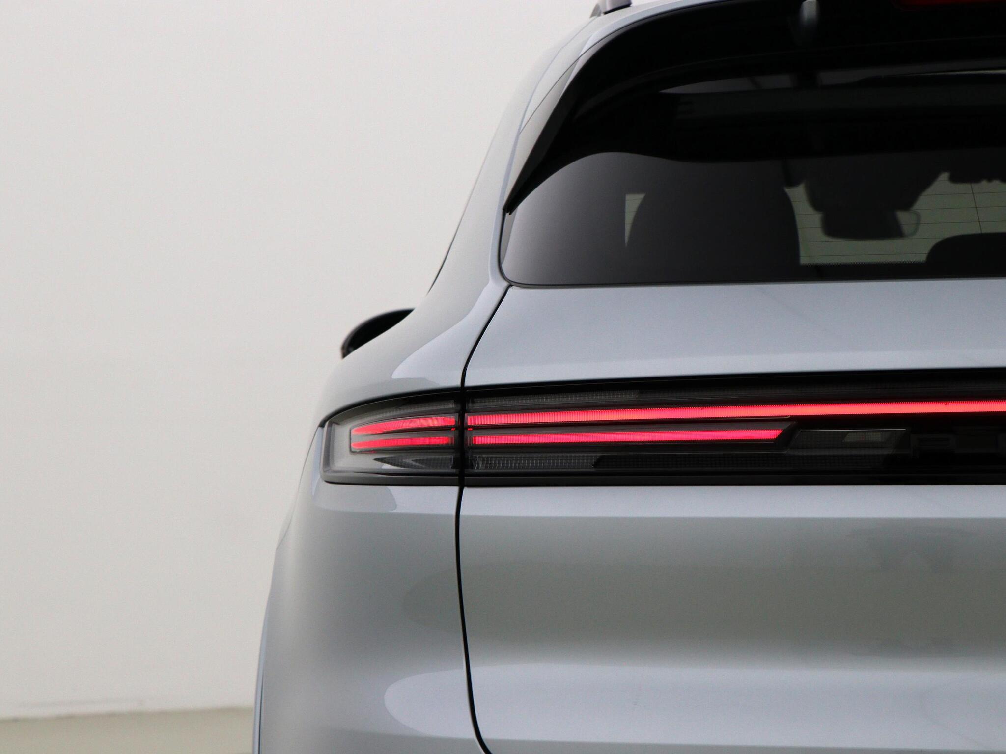 Porsche Cayenne view 13