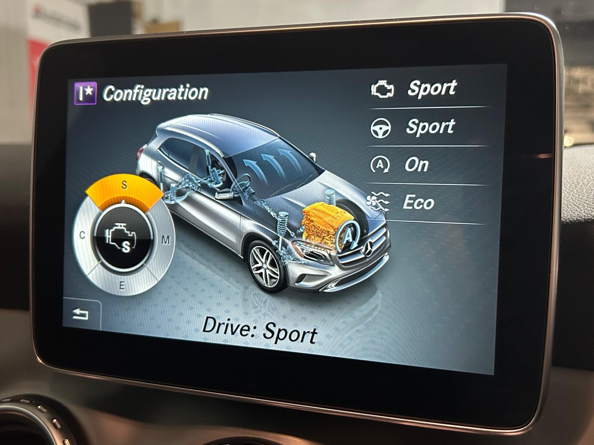 Mercedes-Benz GLA view 21