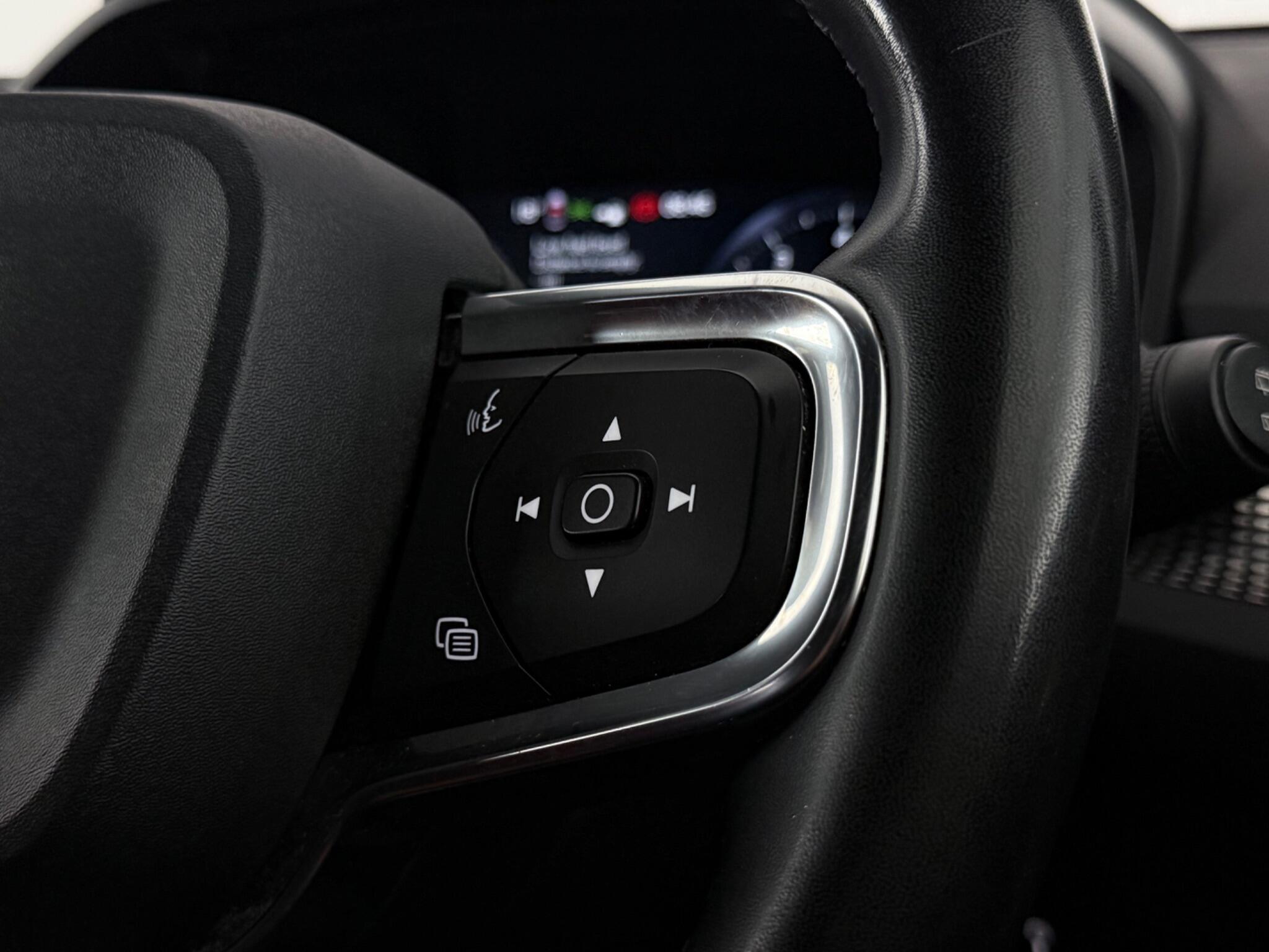 Volvo XC40 view 15