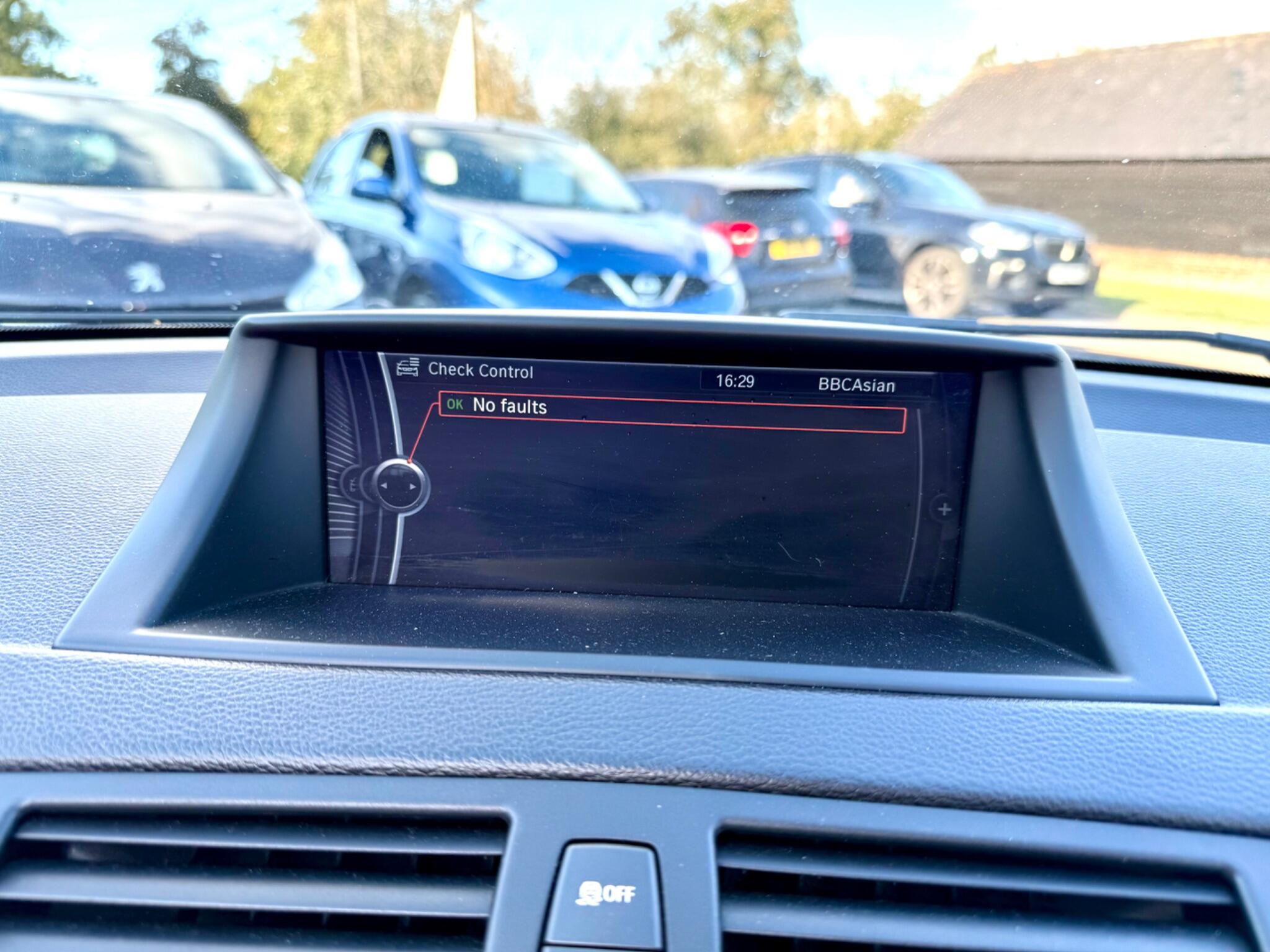 2012 BMW 1 Series image 37