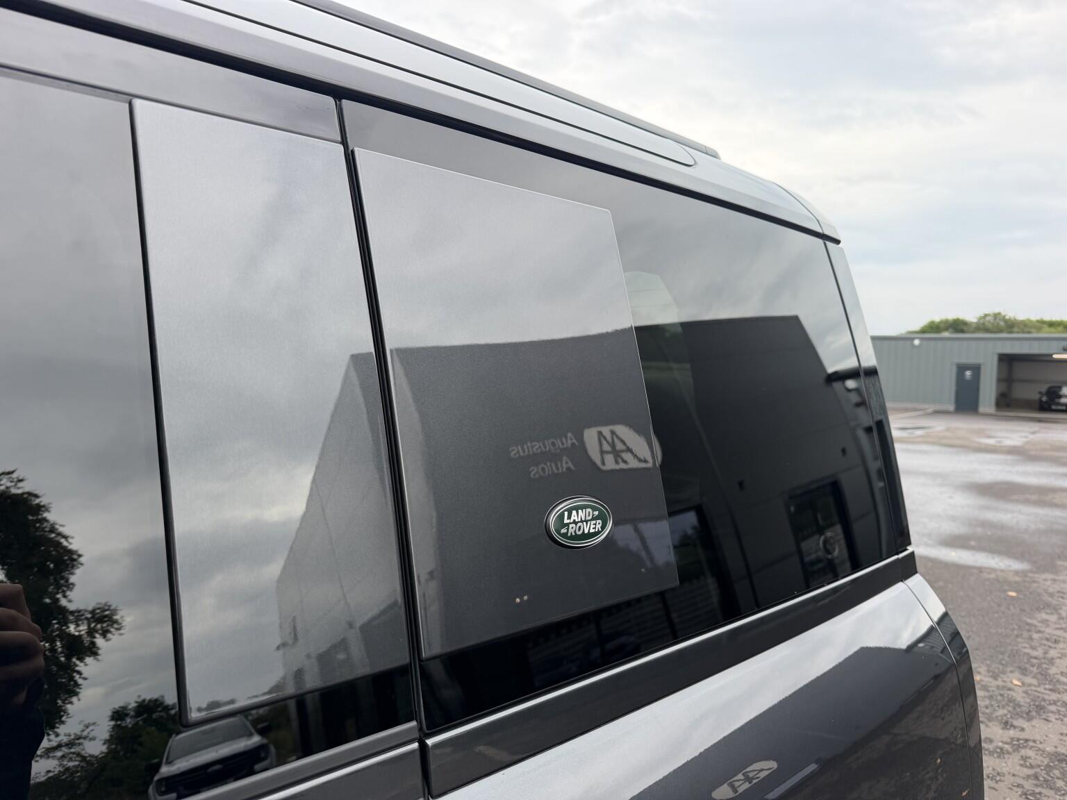 Land Rover Defender 110 view 17