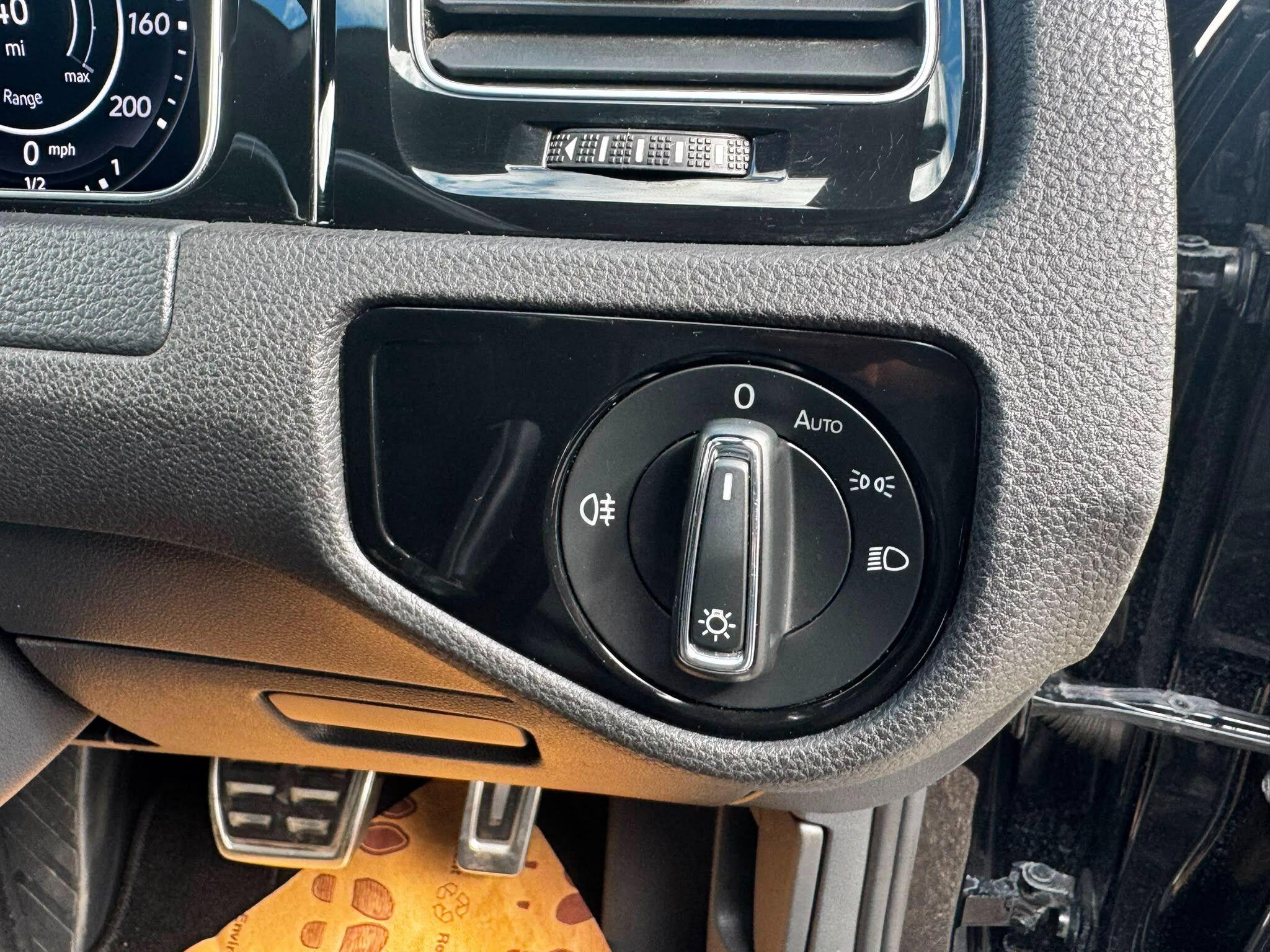 Volkswagen Golf view 23