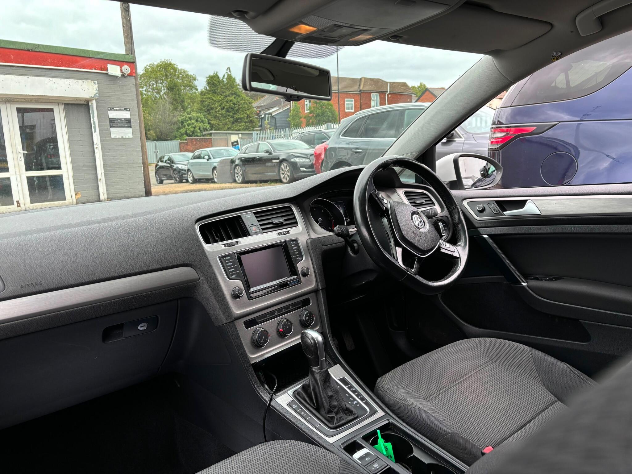 Volkswagen Golf view 8