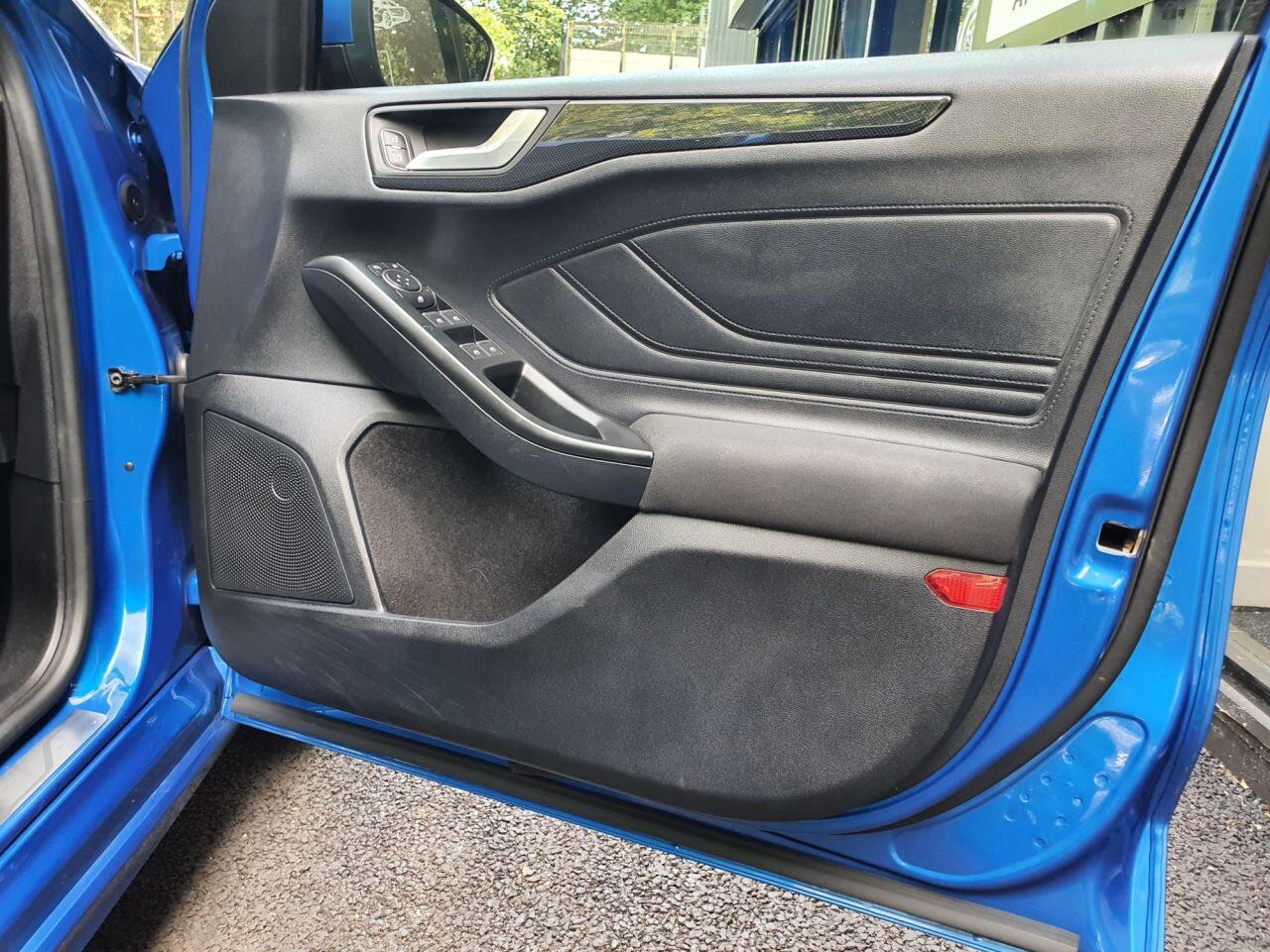Ford Focus view 13