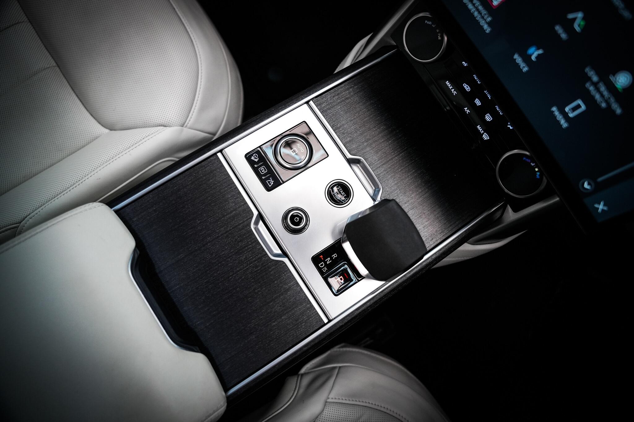 Land Rover Range Rover view 5