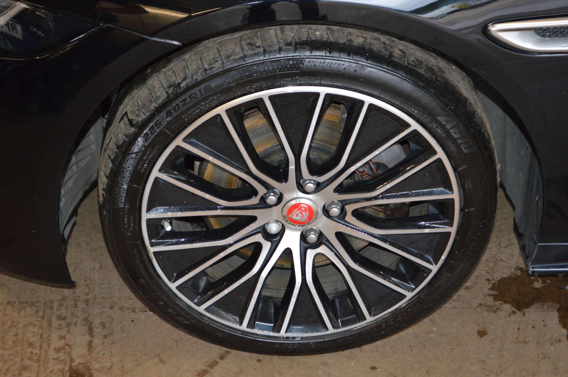 Jaguar Xe view 54