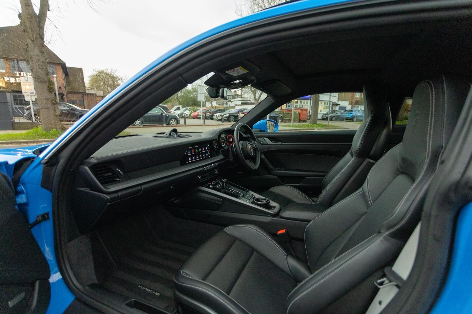 Porsche 911 view 18