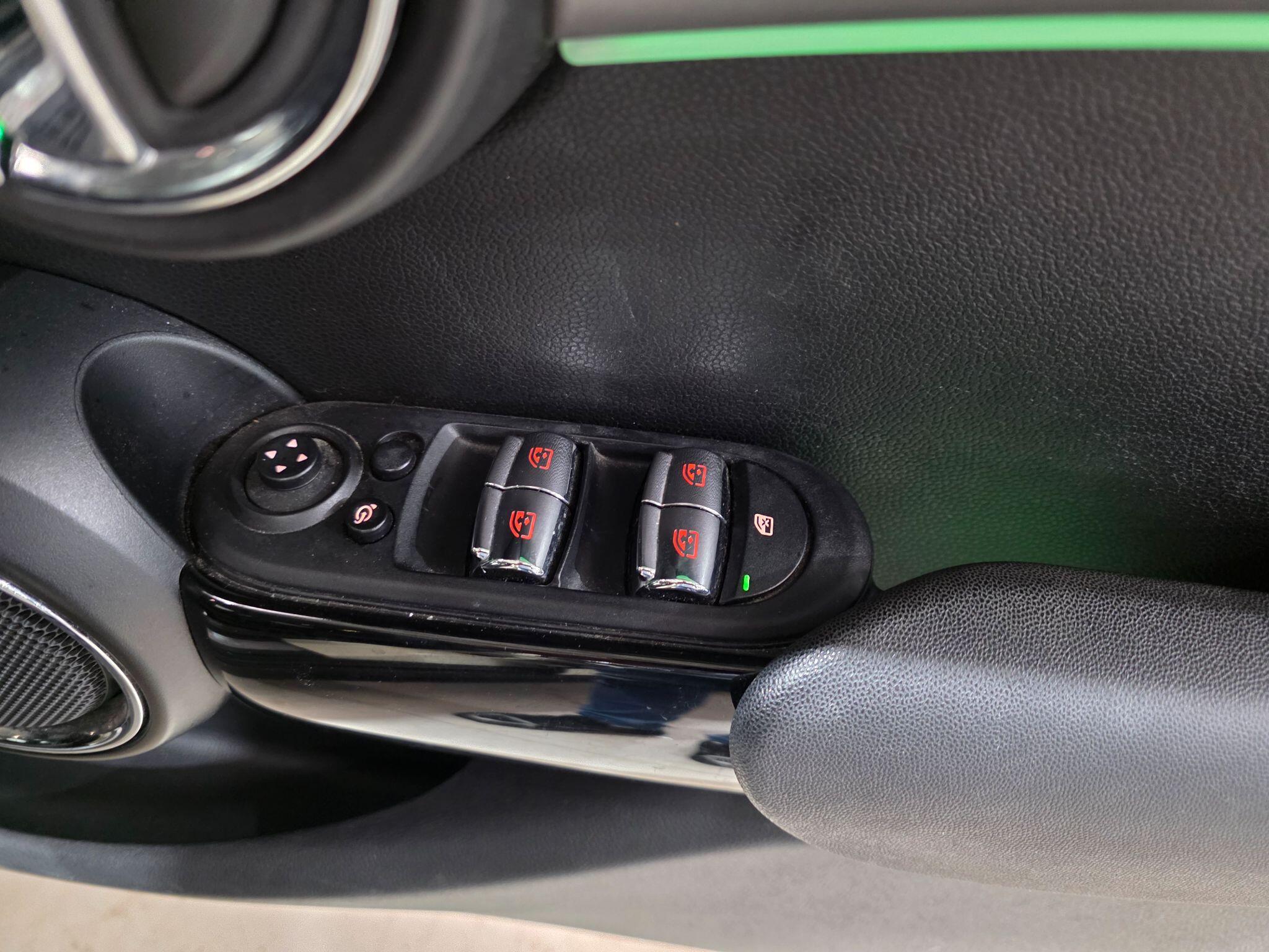 Mini Hatch view 14