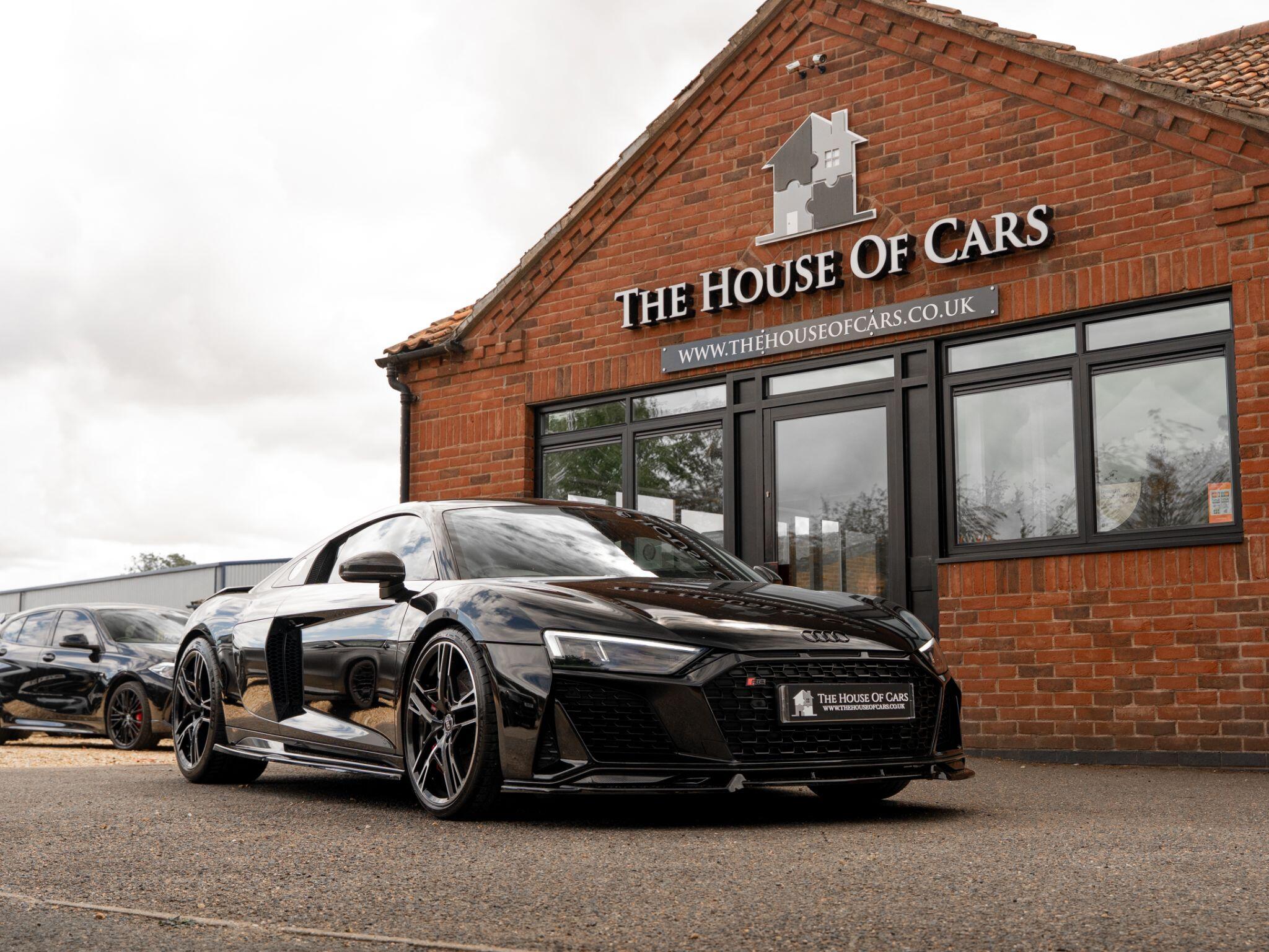 Audi R8 view 3