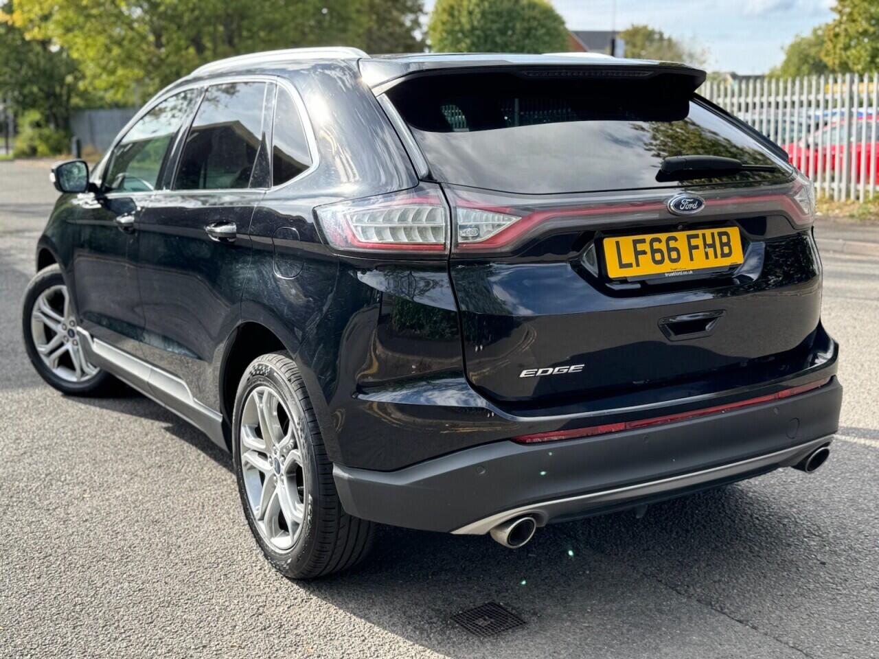 Ford Edge view 5