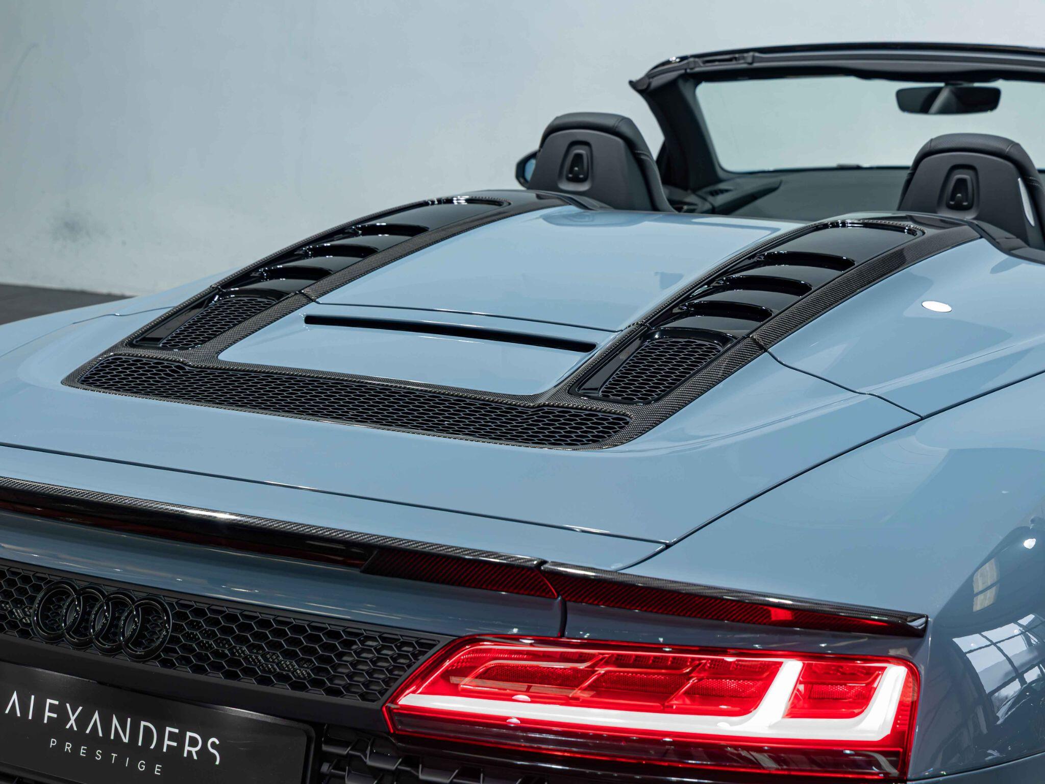 Audi R8 view 18