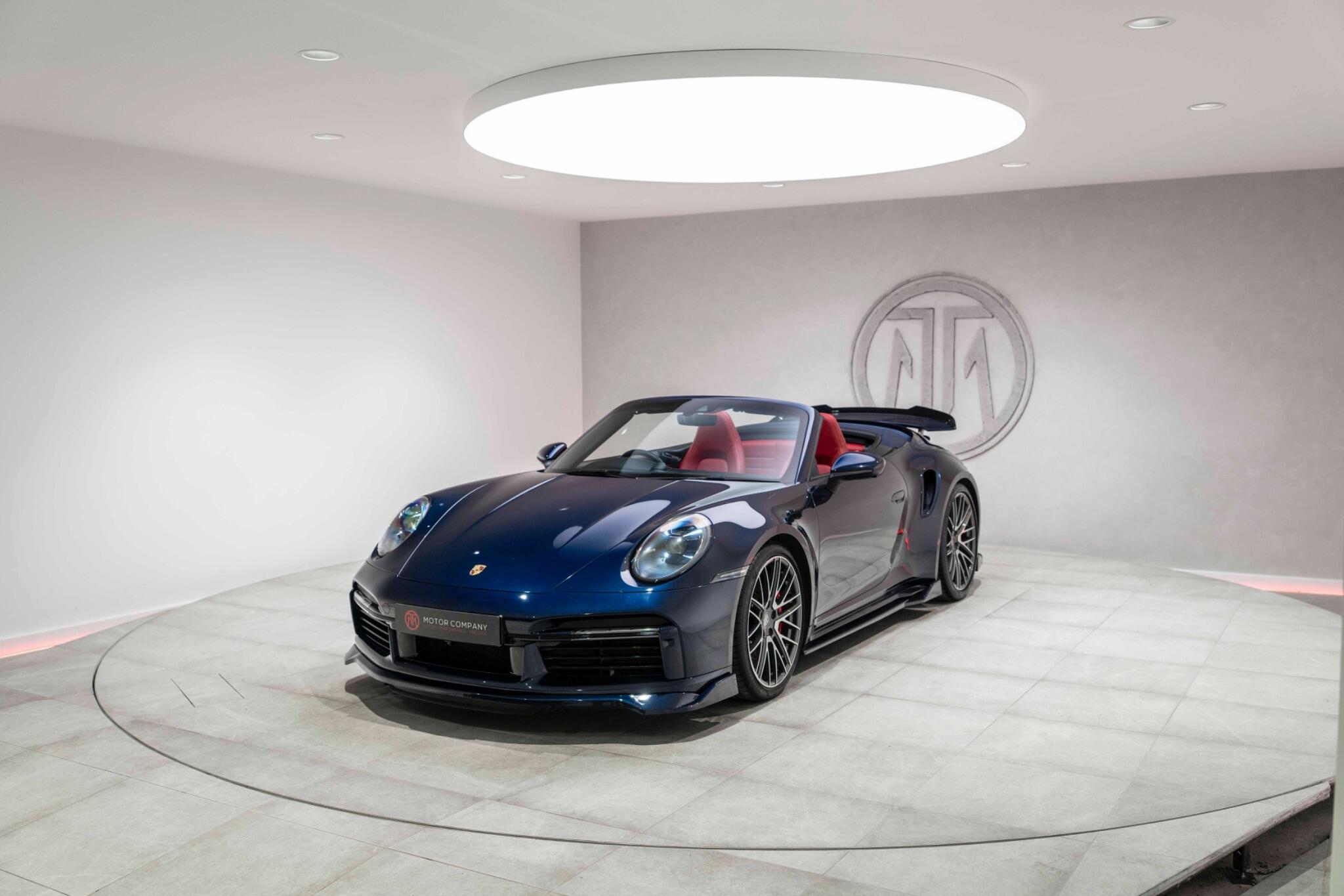 Porsche 911 view 7