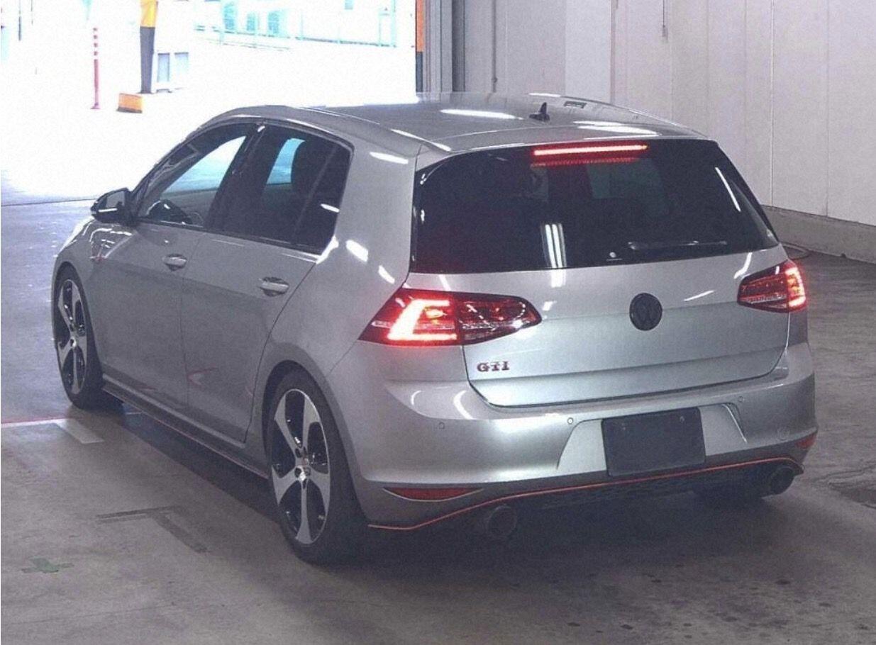 Volkswagen Golf view 3