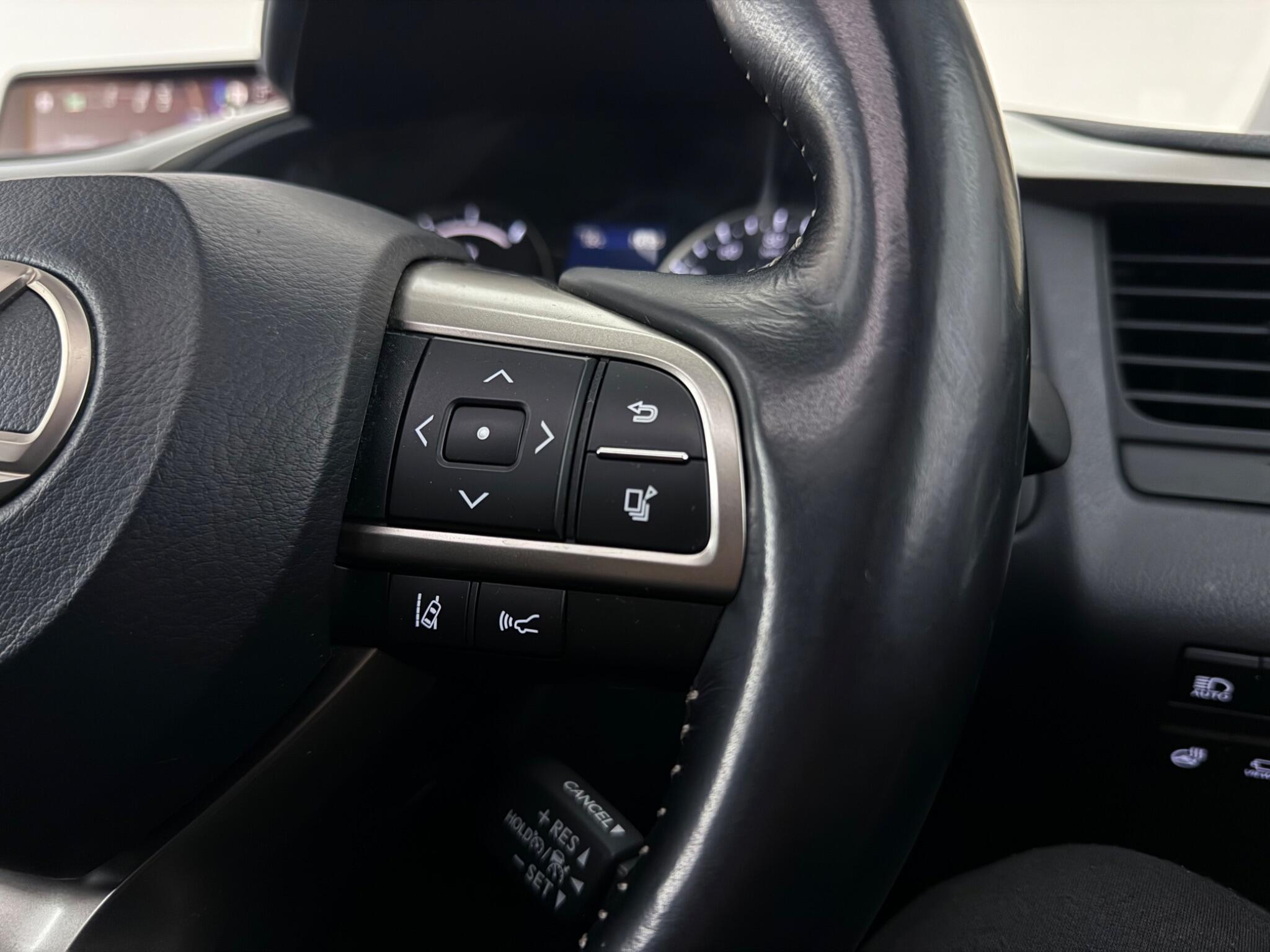 Lexus RX view 17