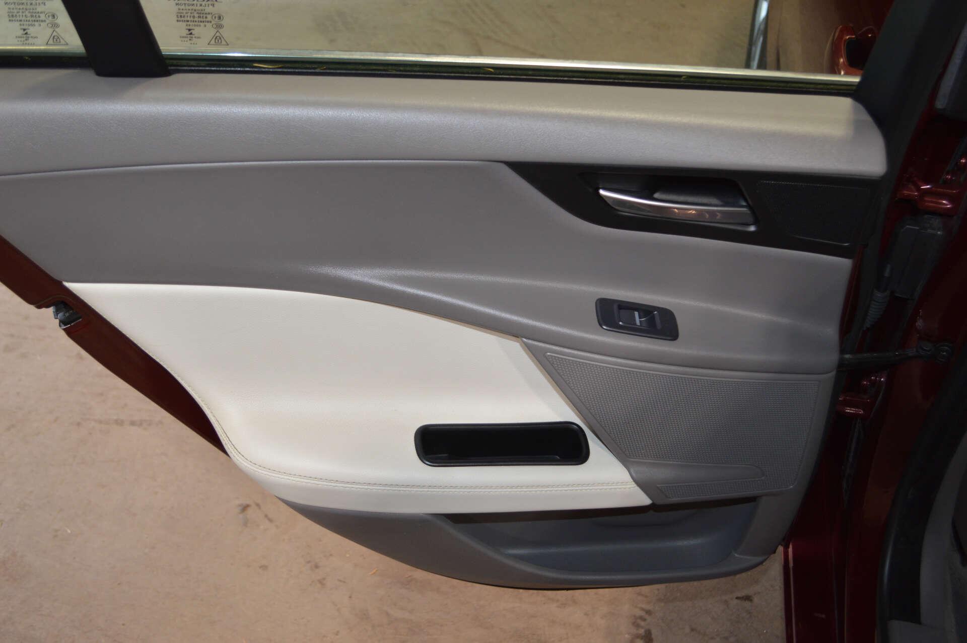 Jaguar Xe view 29