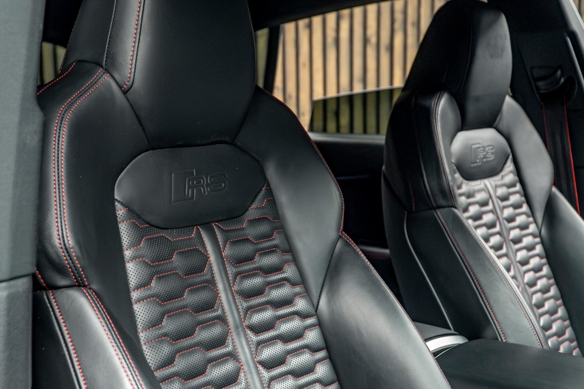 Audi RS Q8 view 36