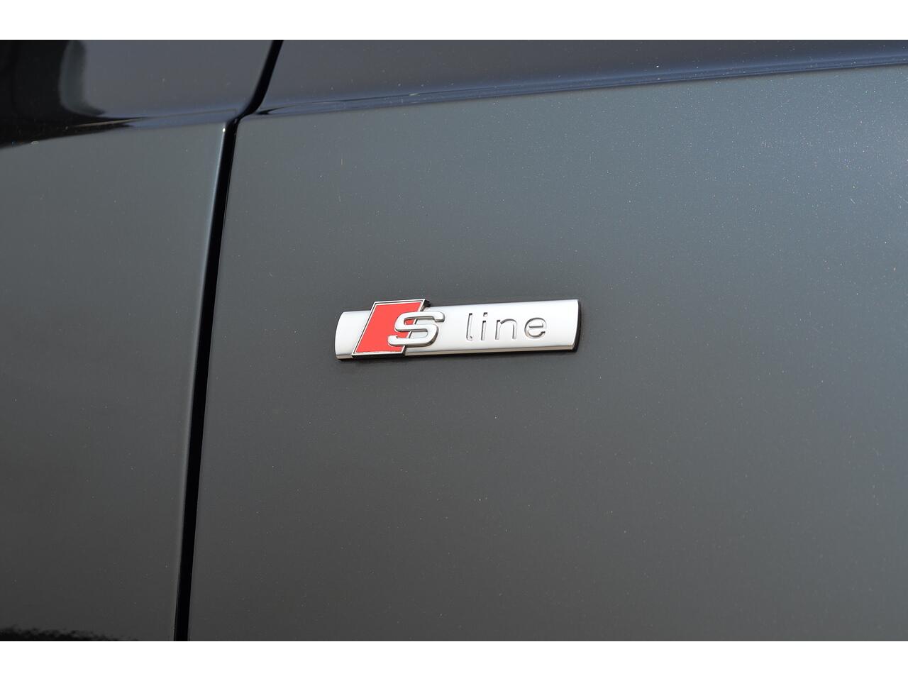 Audi Q3 view 37