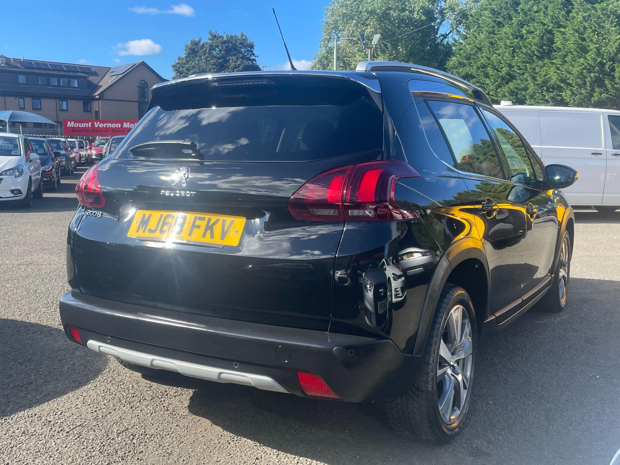 Peugeot 2008 view 11