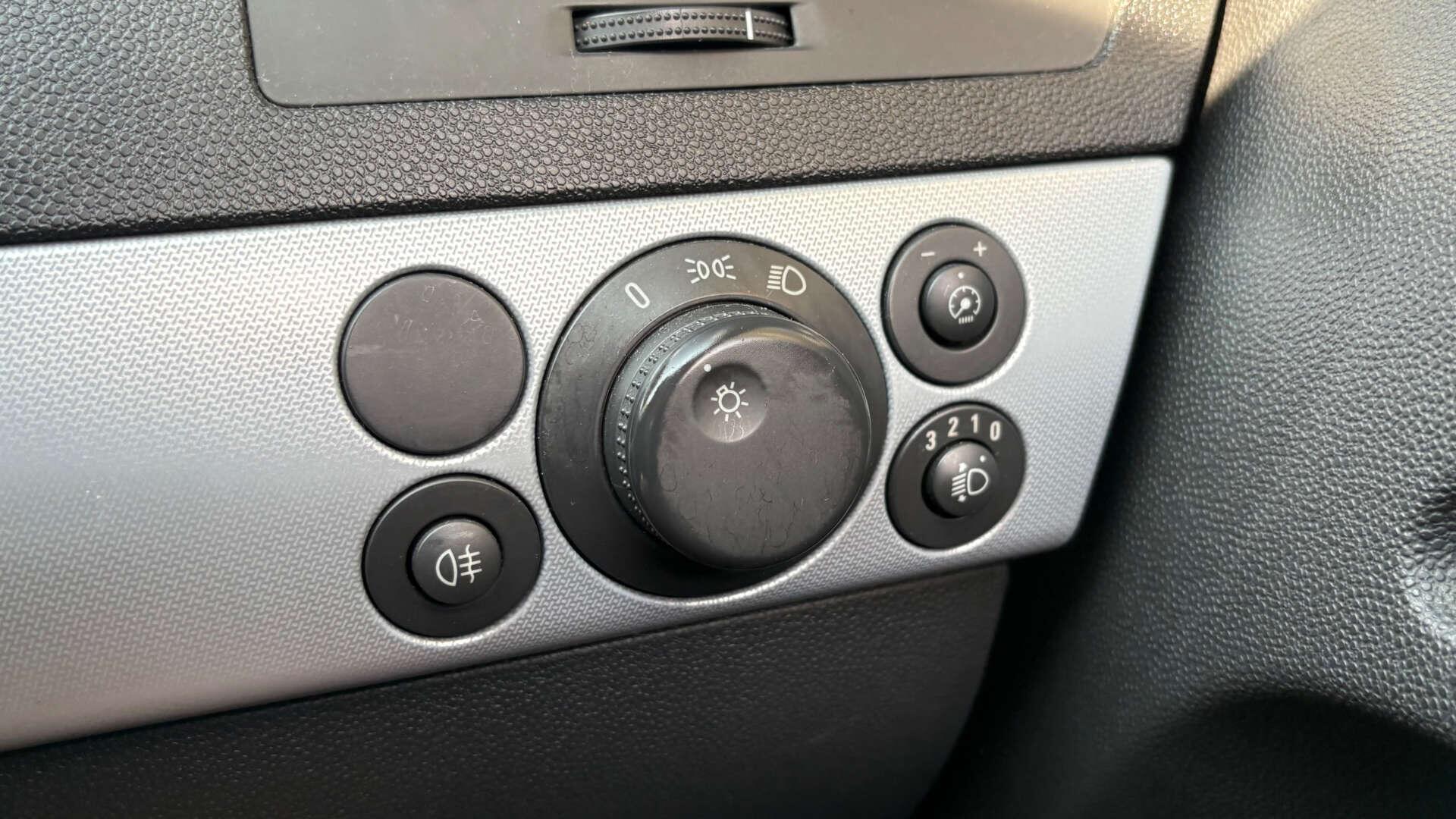 Vauxhall Astra view 20