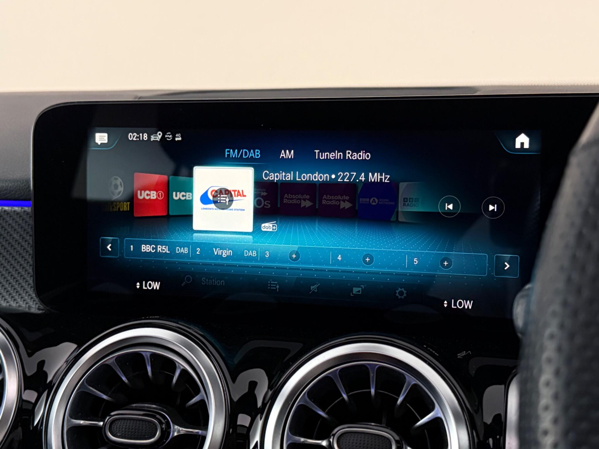 Mercedes-Benz GLB view 24