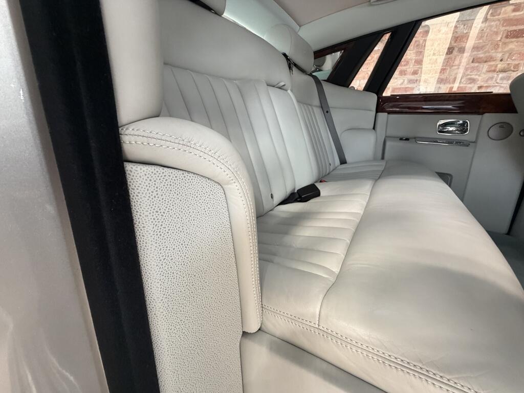 Rolls-Royce Phantom view 26