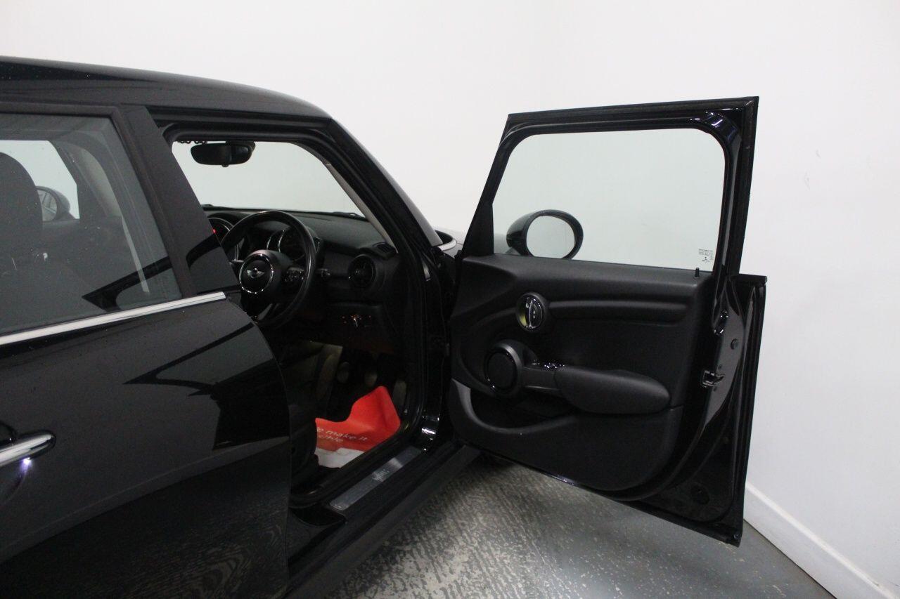 Mini Hatch view 21