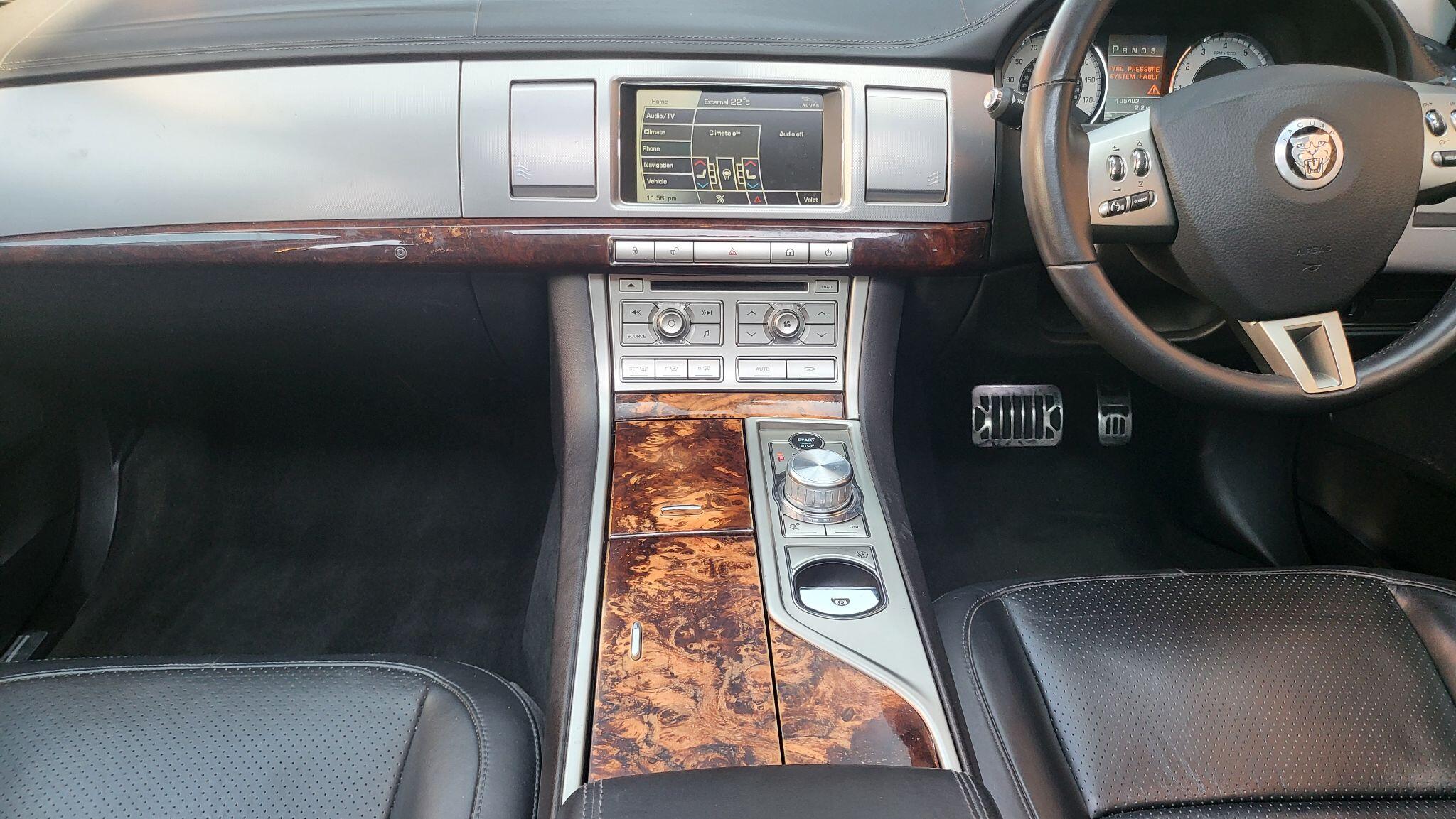 Jaguar XF view 13