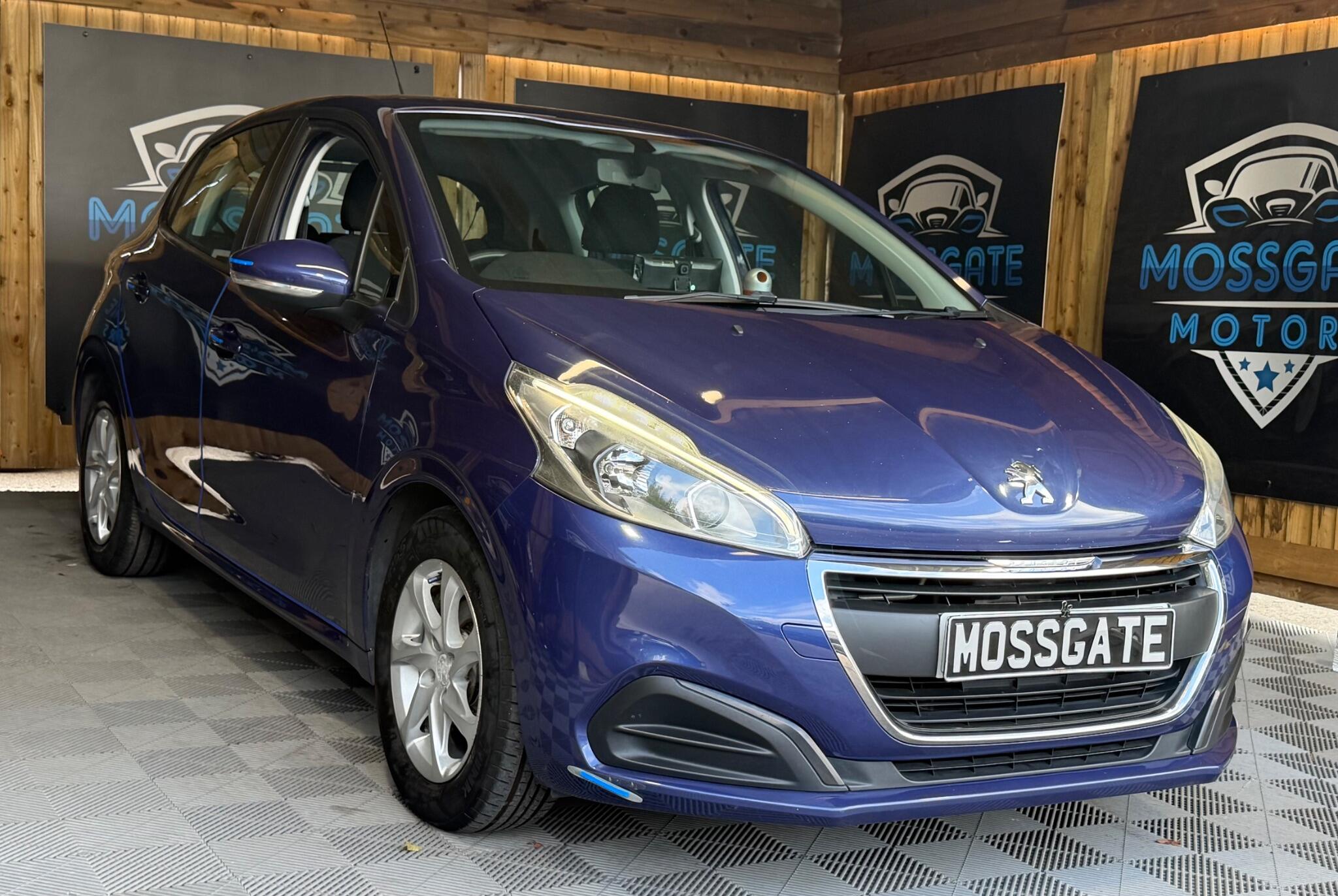Peugeot 208 view 3