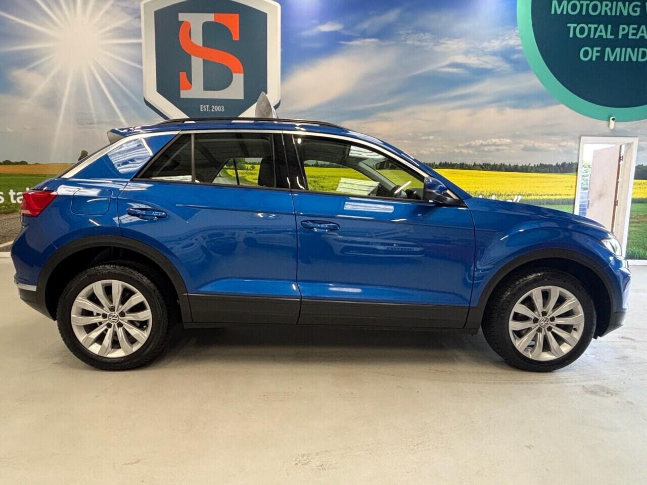 Volkswagen T-Roc view 4
